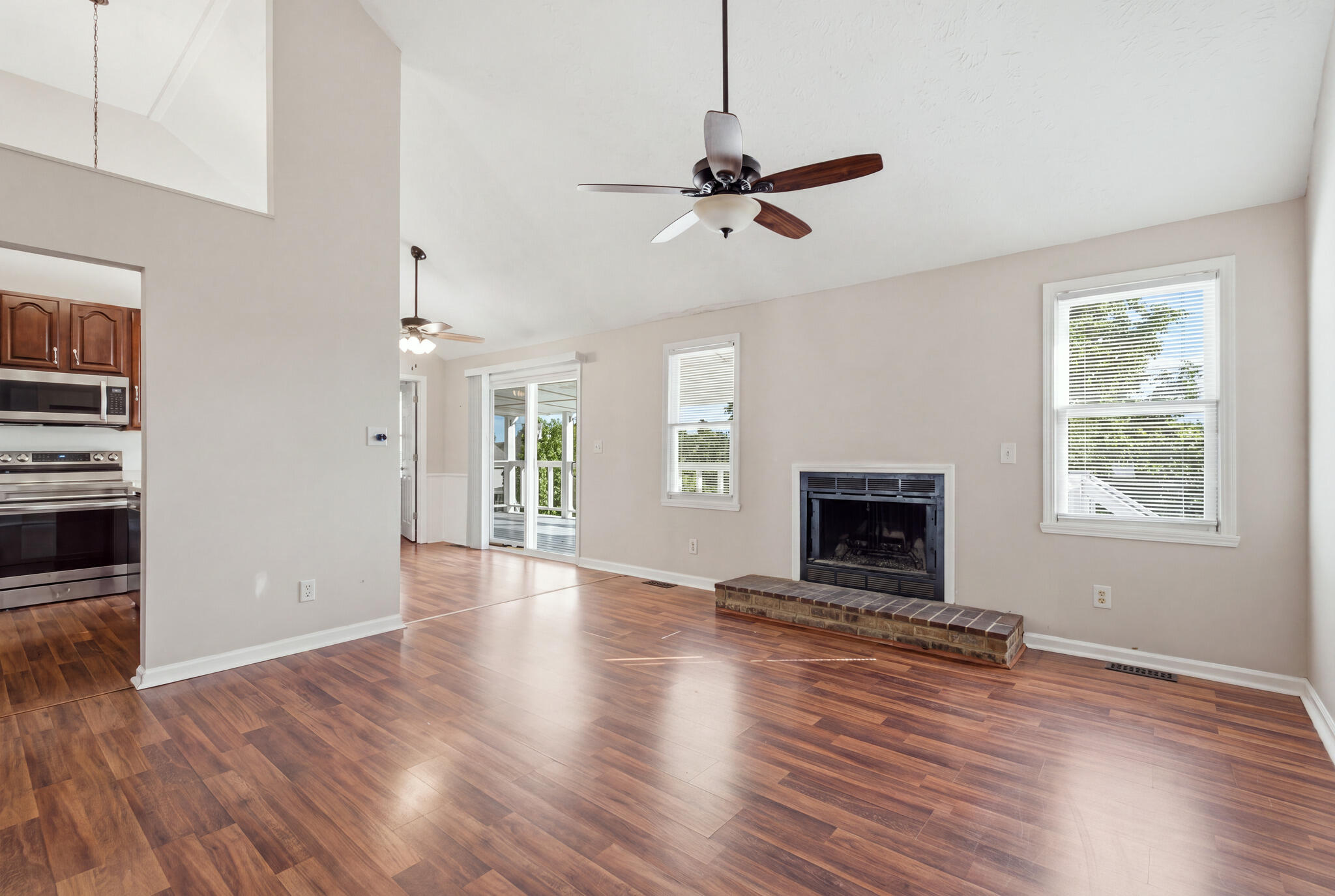 300 Lakeshore Circle Property Photo 10