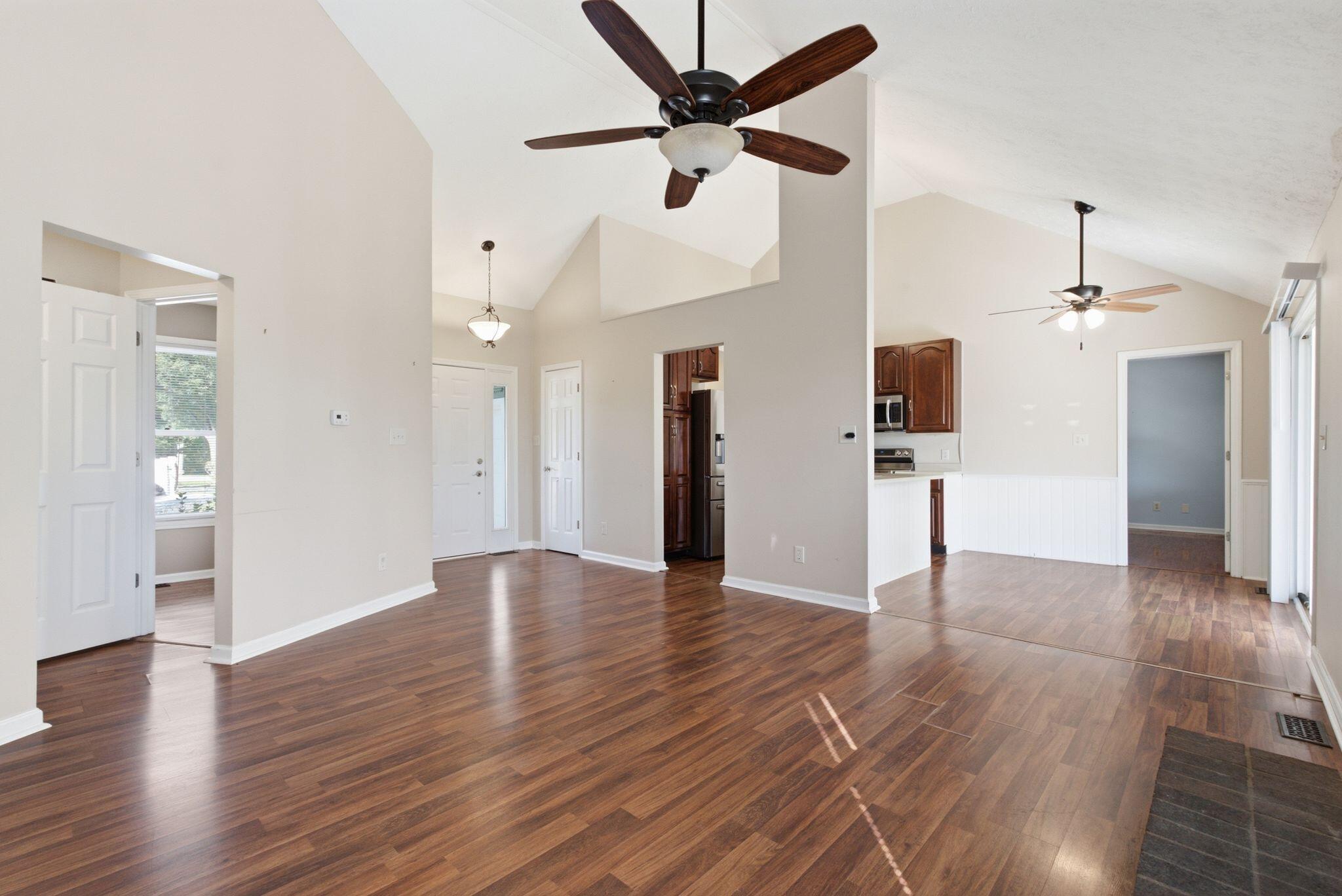 300 Lakeshore Circle Property Photo 11