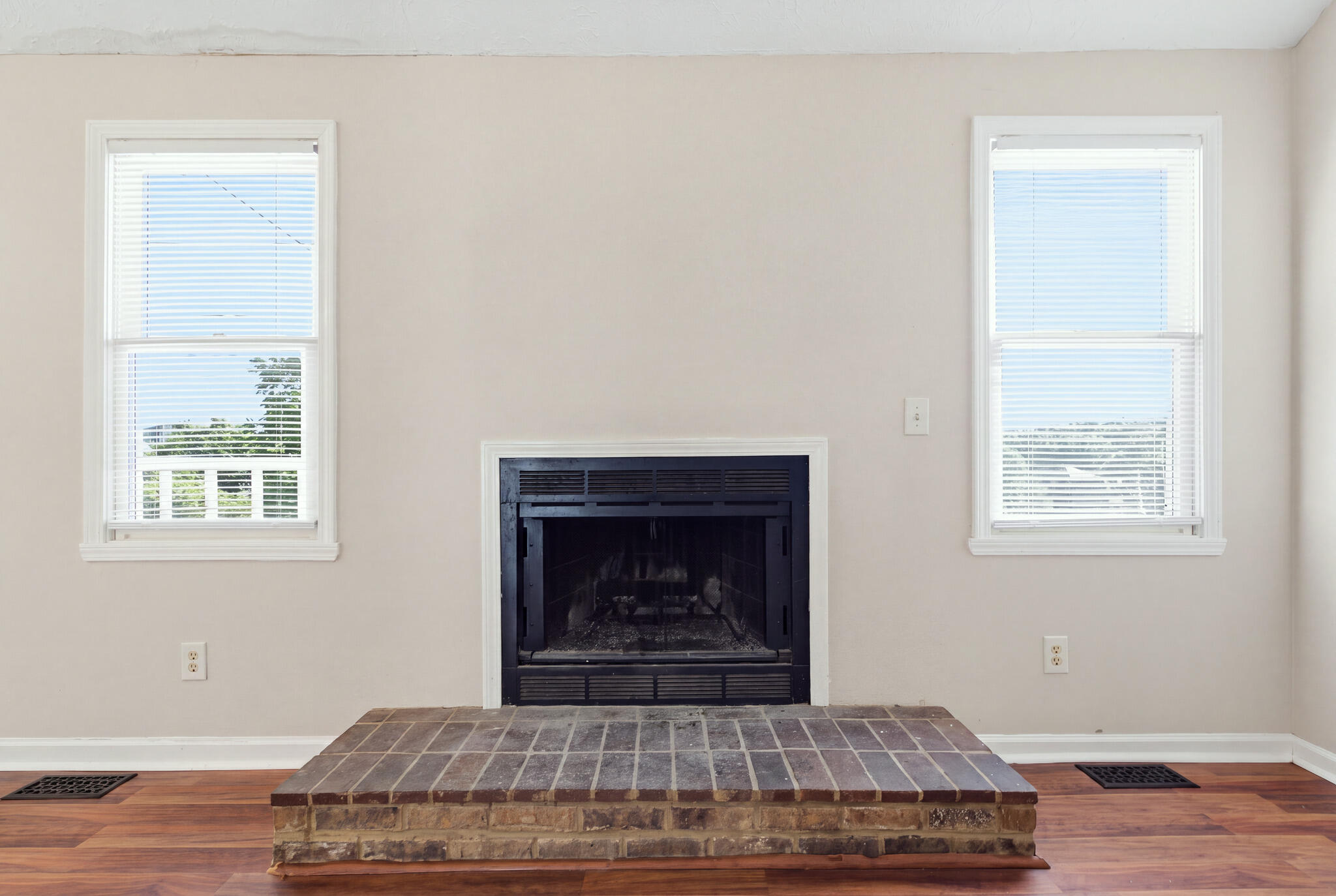 300 Lakeshore Circle Property Photo 12