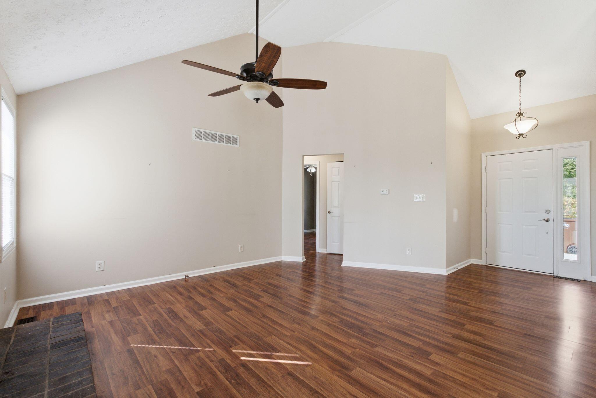 300 Lakeshore Circle Property Photo 13
