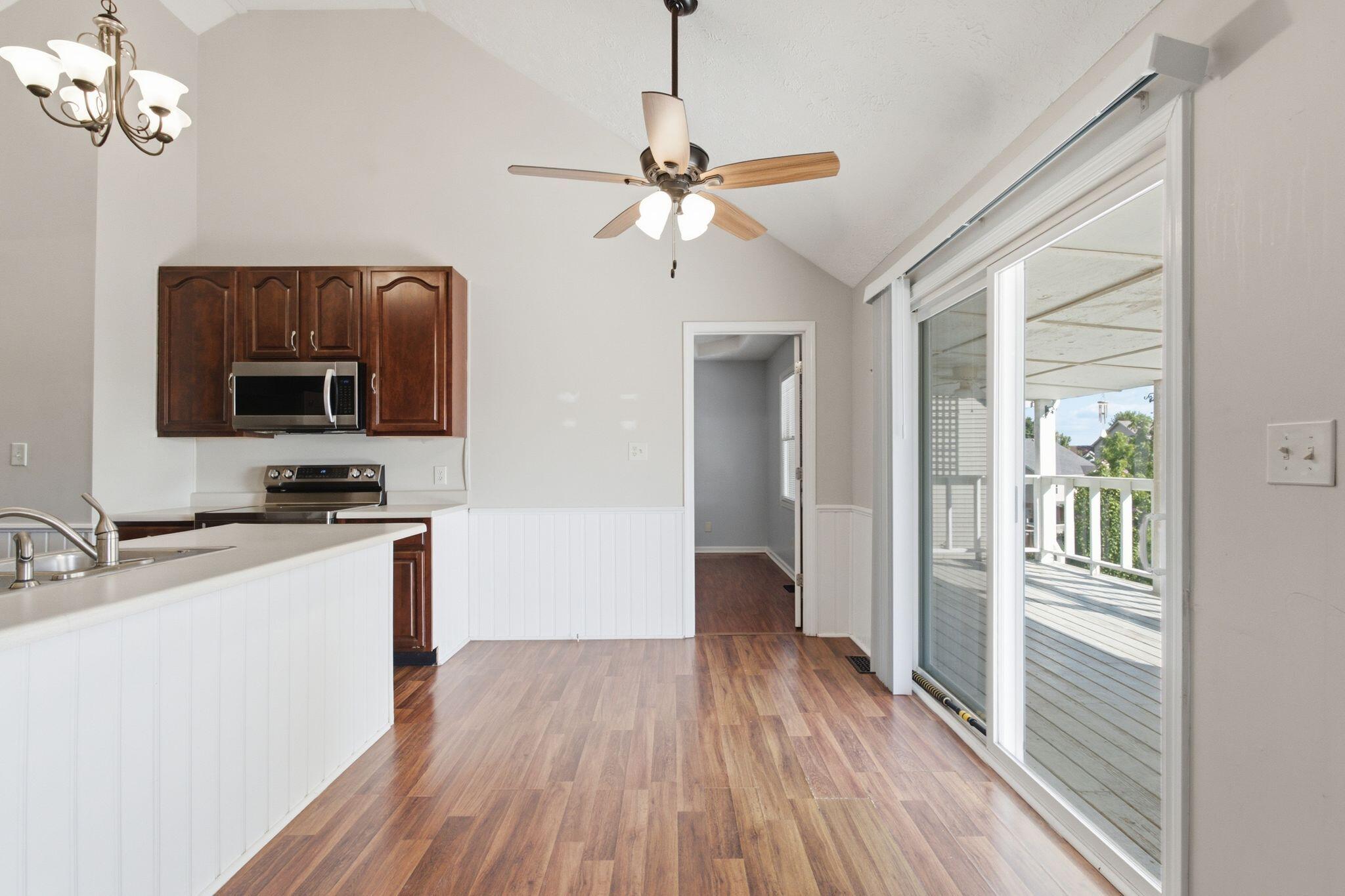 300 Lakeshore Circle Property Photo 14