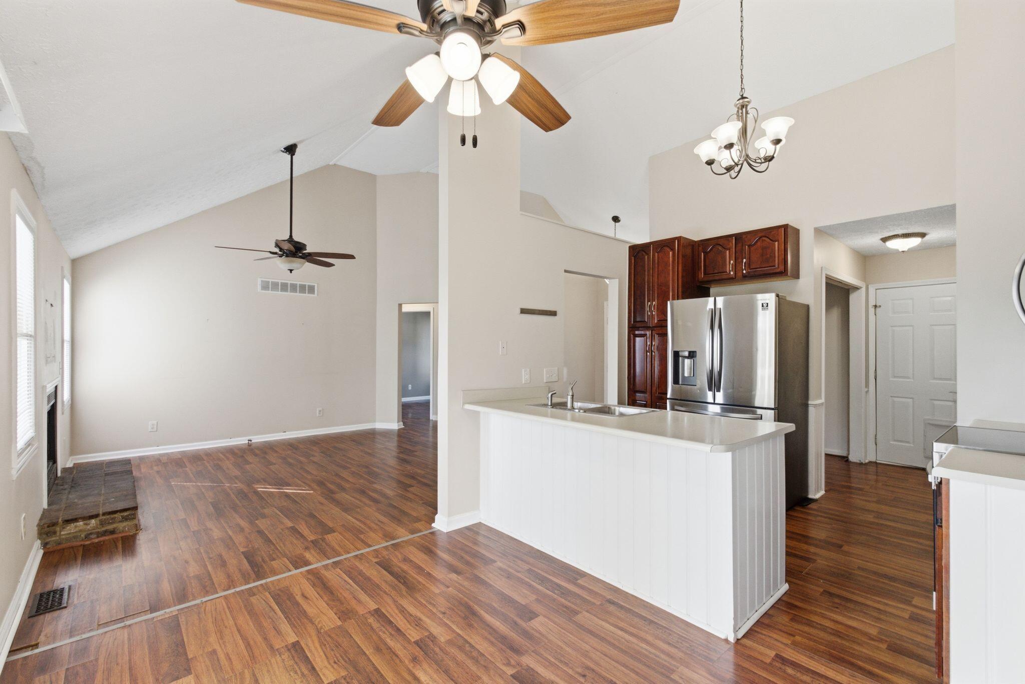 300 Lakeshore Circle Property Photo 15