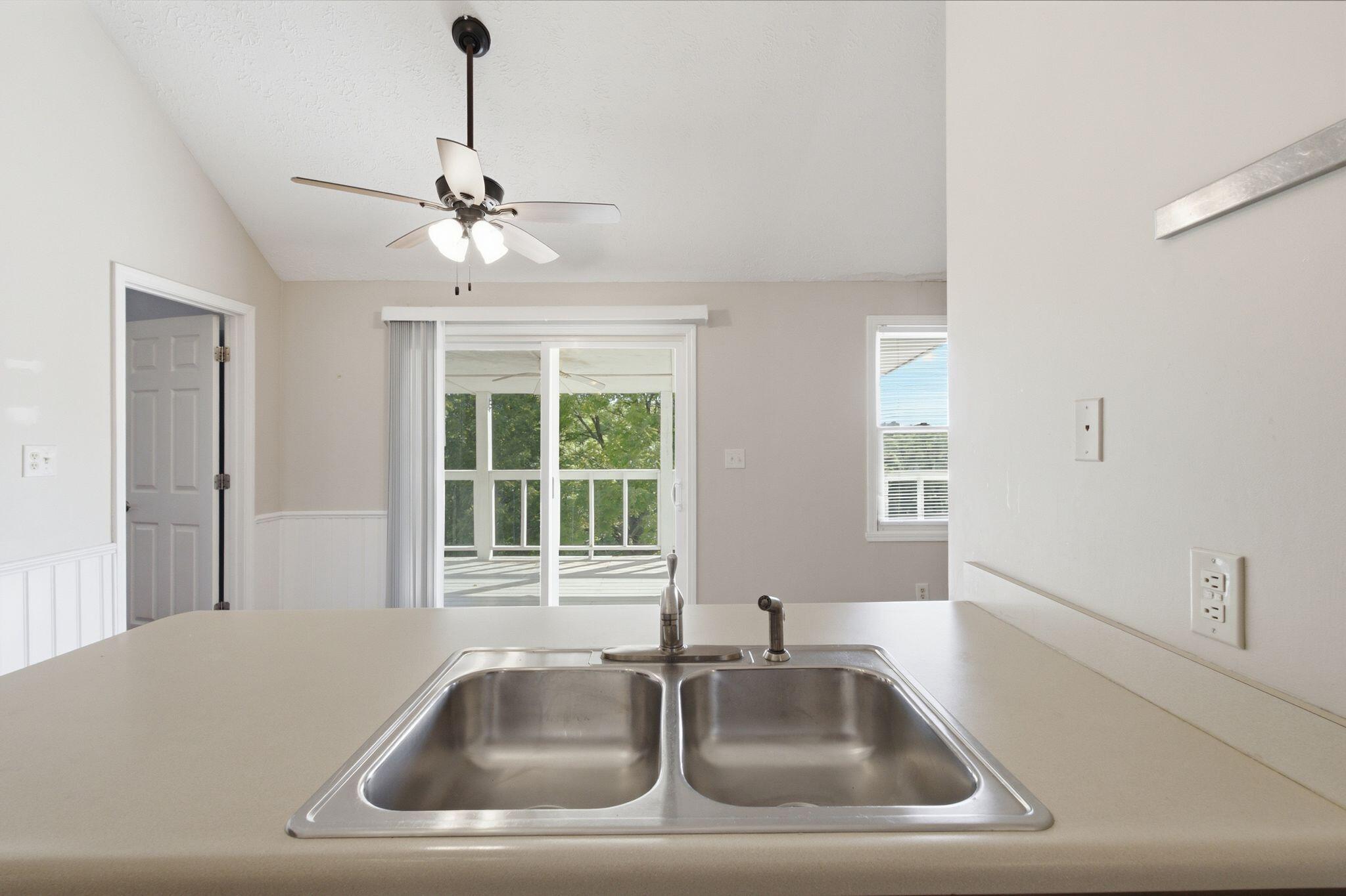 300 Lakeshore Circle Property Photo 17
