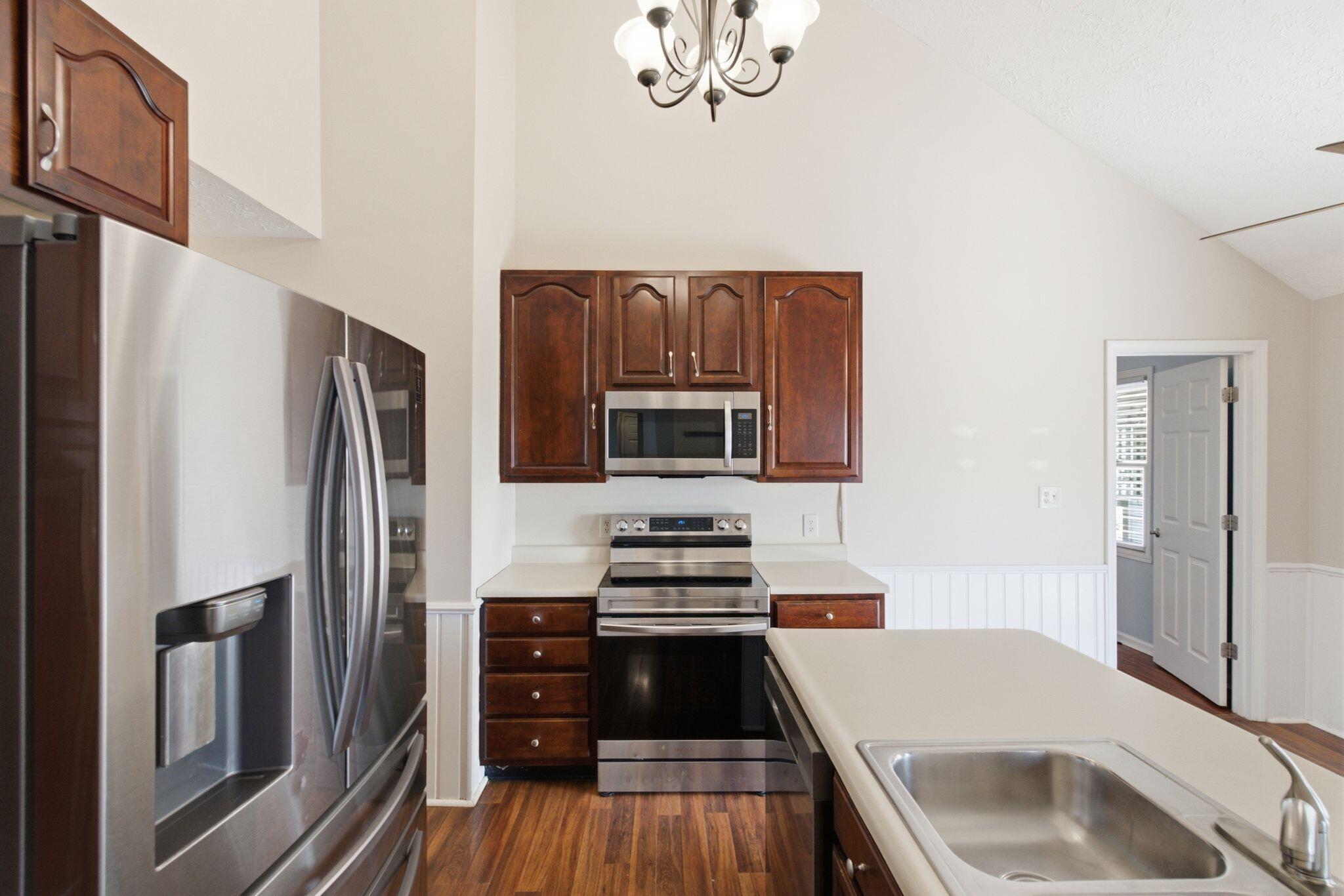 300 Lakeshore Circle Property Photo 19