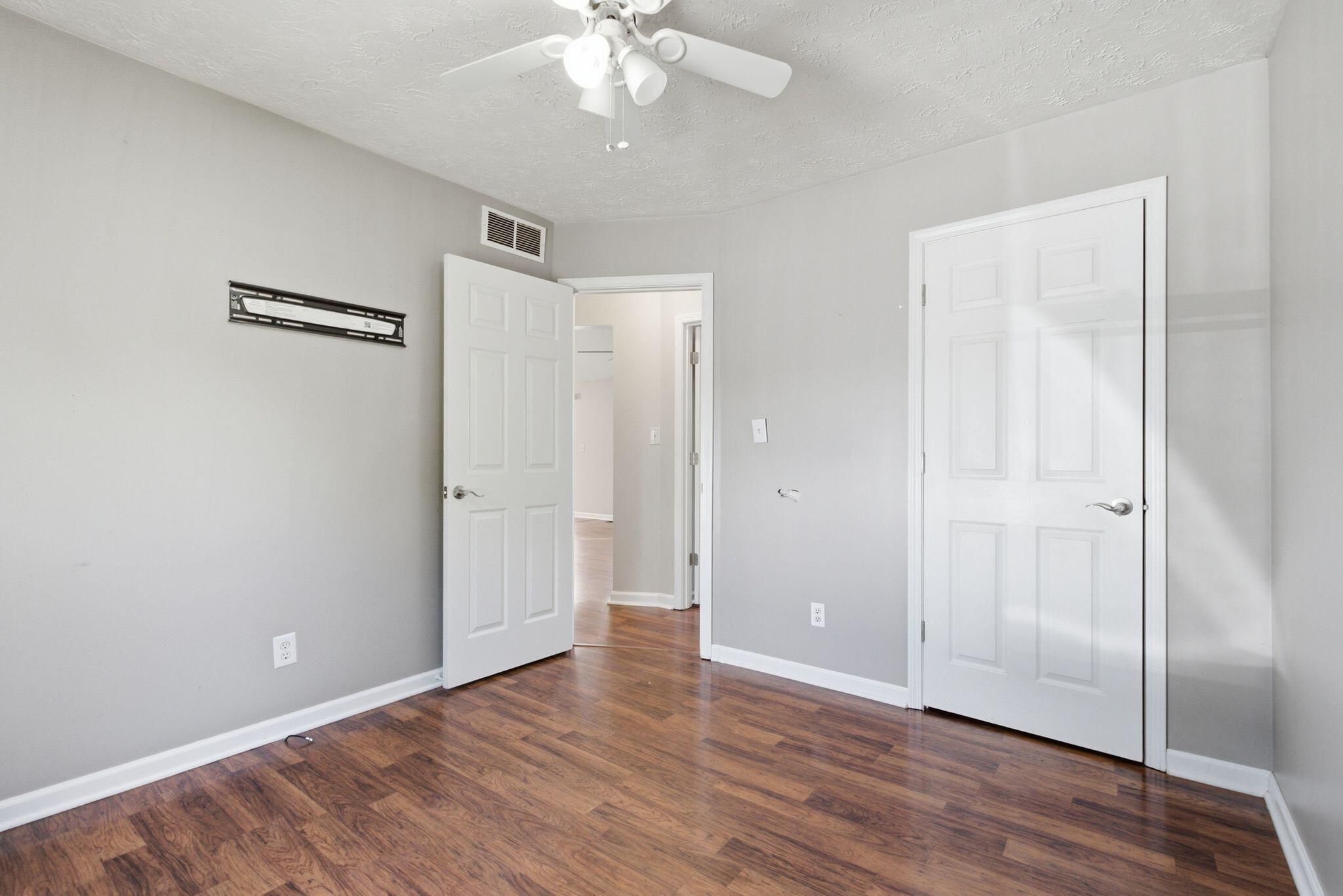 300 Lakeshore Circle Property Photo 26