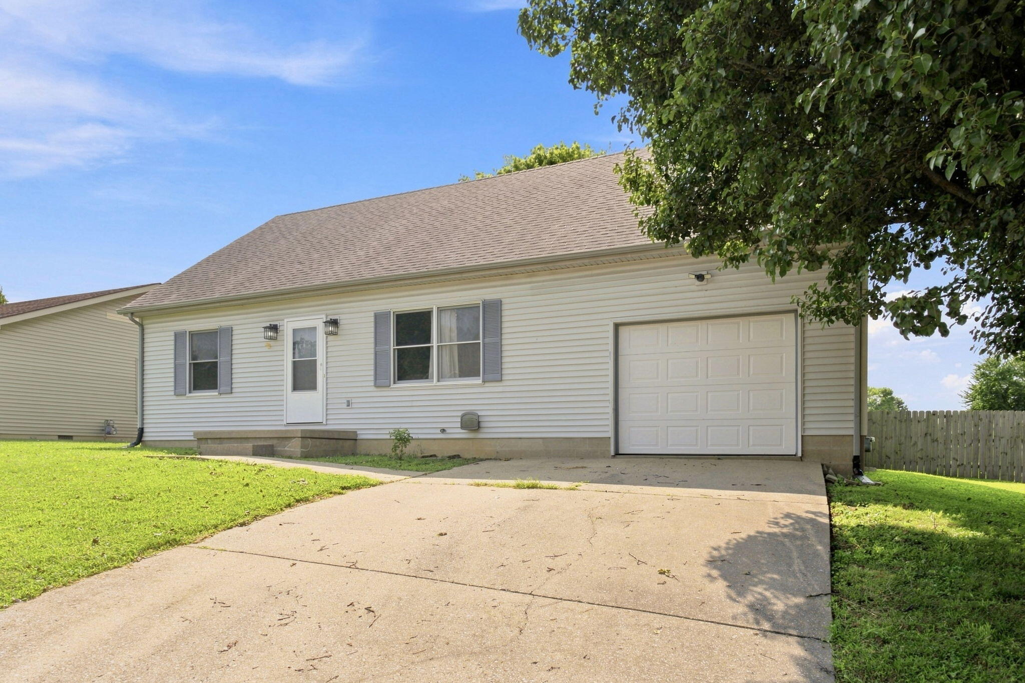 1144 Southpoint Drive Property Photo 4