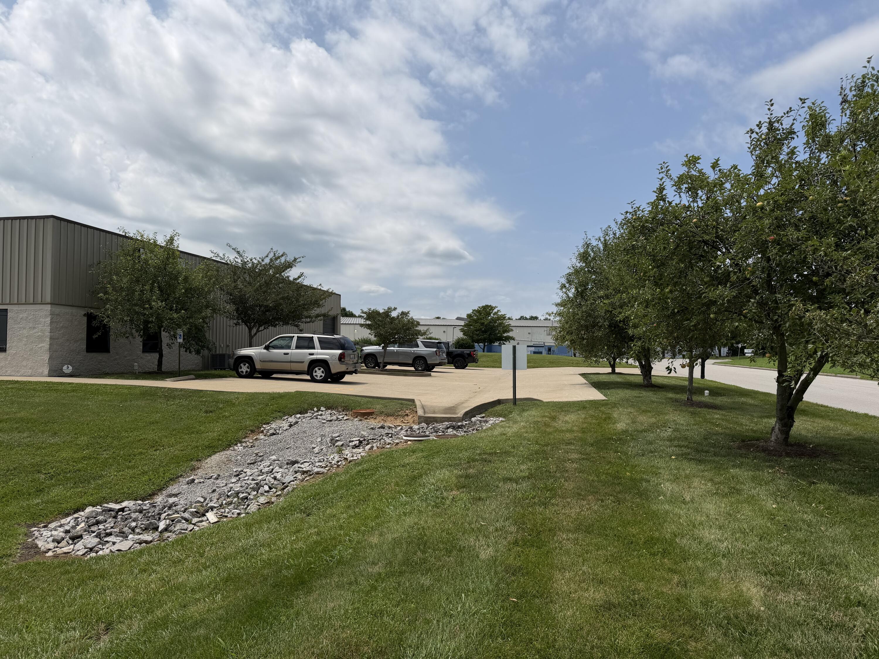 100 Summer Court Property Photo 4