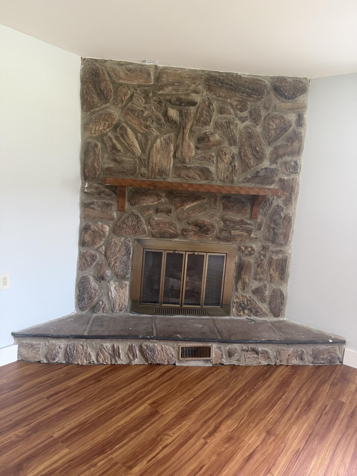 721 Wayland Drive Property Photo 4