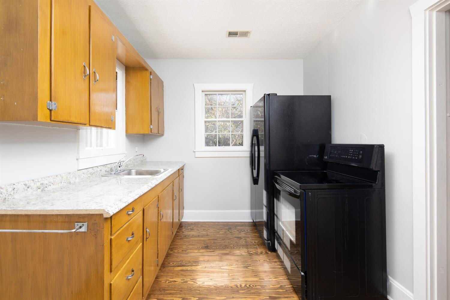 1220 Hammond Avenue Property Photo 6