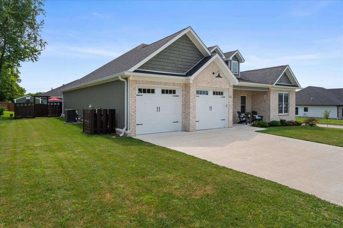 140 Coachman Place Property Photo 4
