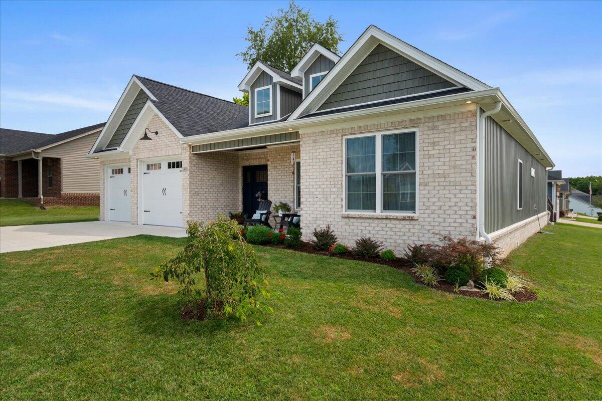 140 Coachman Place Property Photo 5