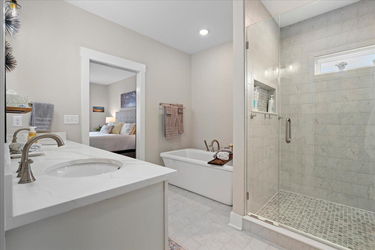 140 Coachman Place Property Photo 26