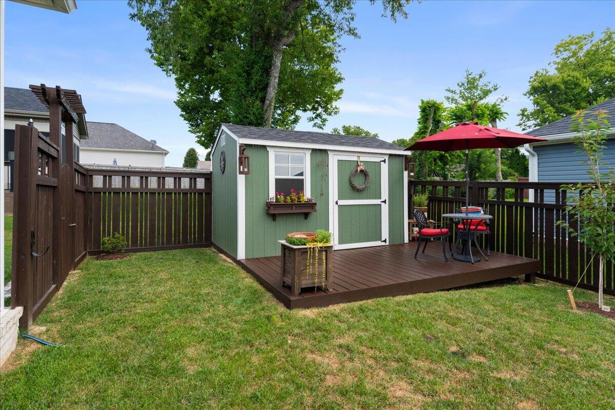 140 Coachman Place Property Photo 40
