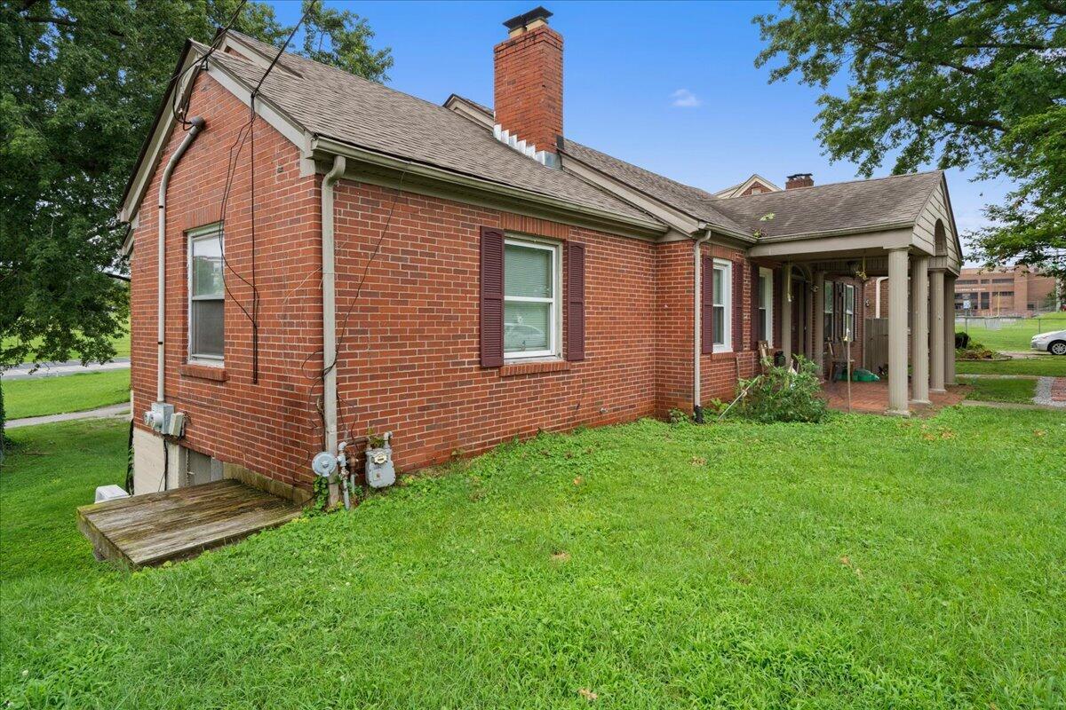 325 S 3rd Street Property Photo 4