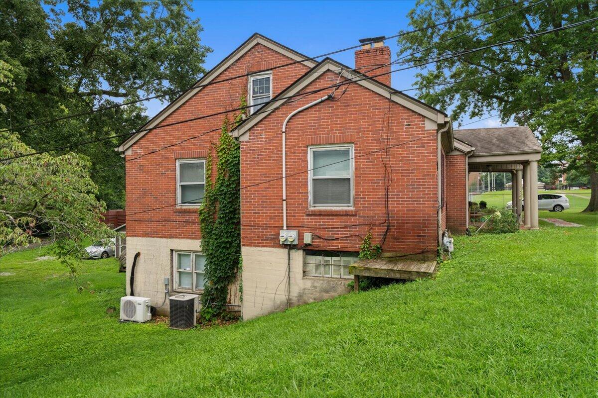 325 S 3rd Street Property Photo 5