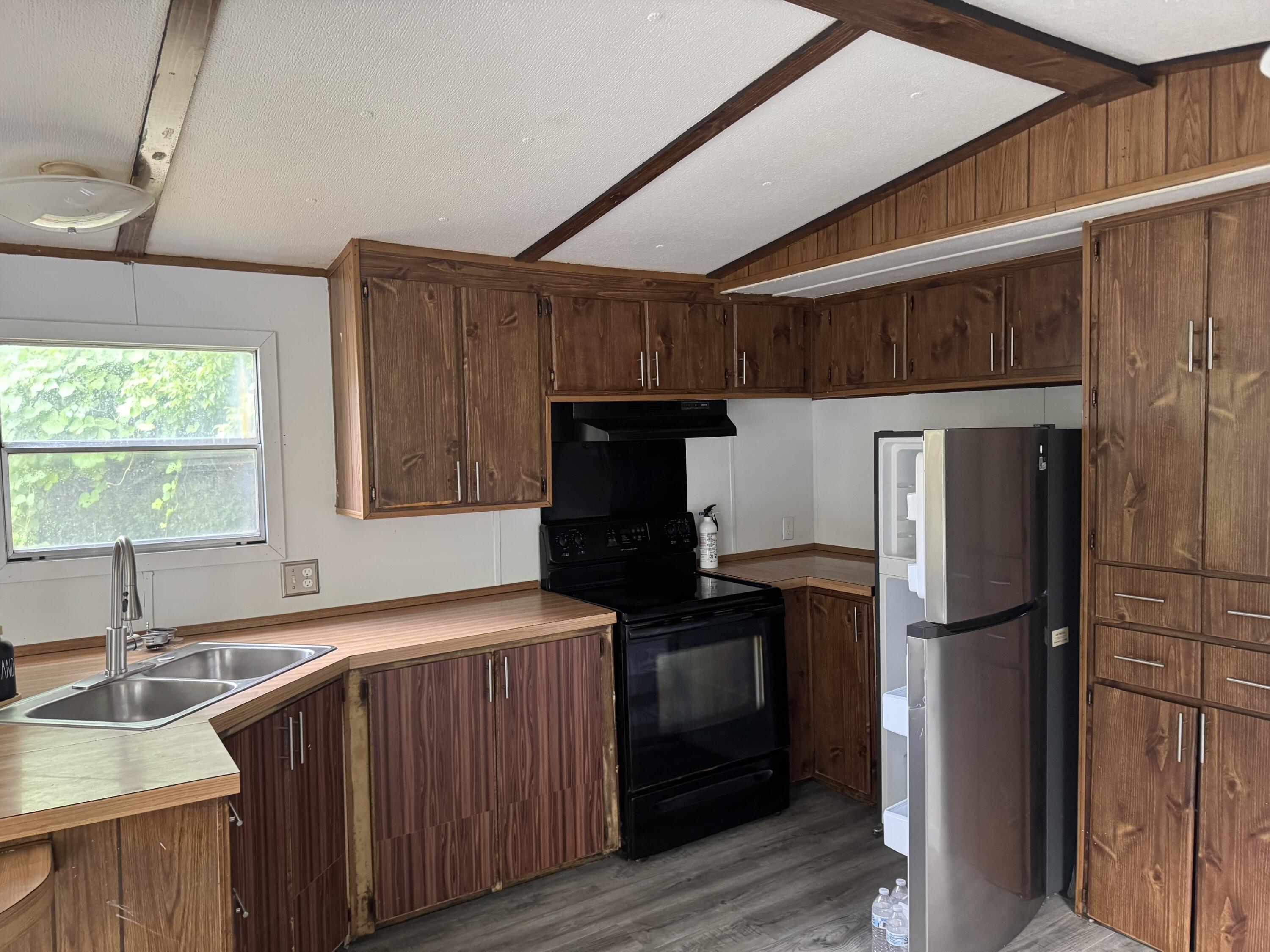 365 Quicksand Road Property Photo 4
