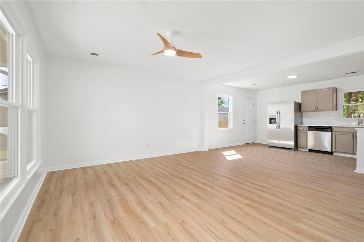 1299 Dorchester Drive Property Photo 4