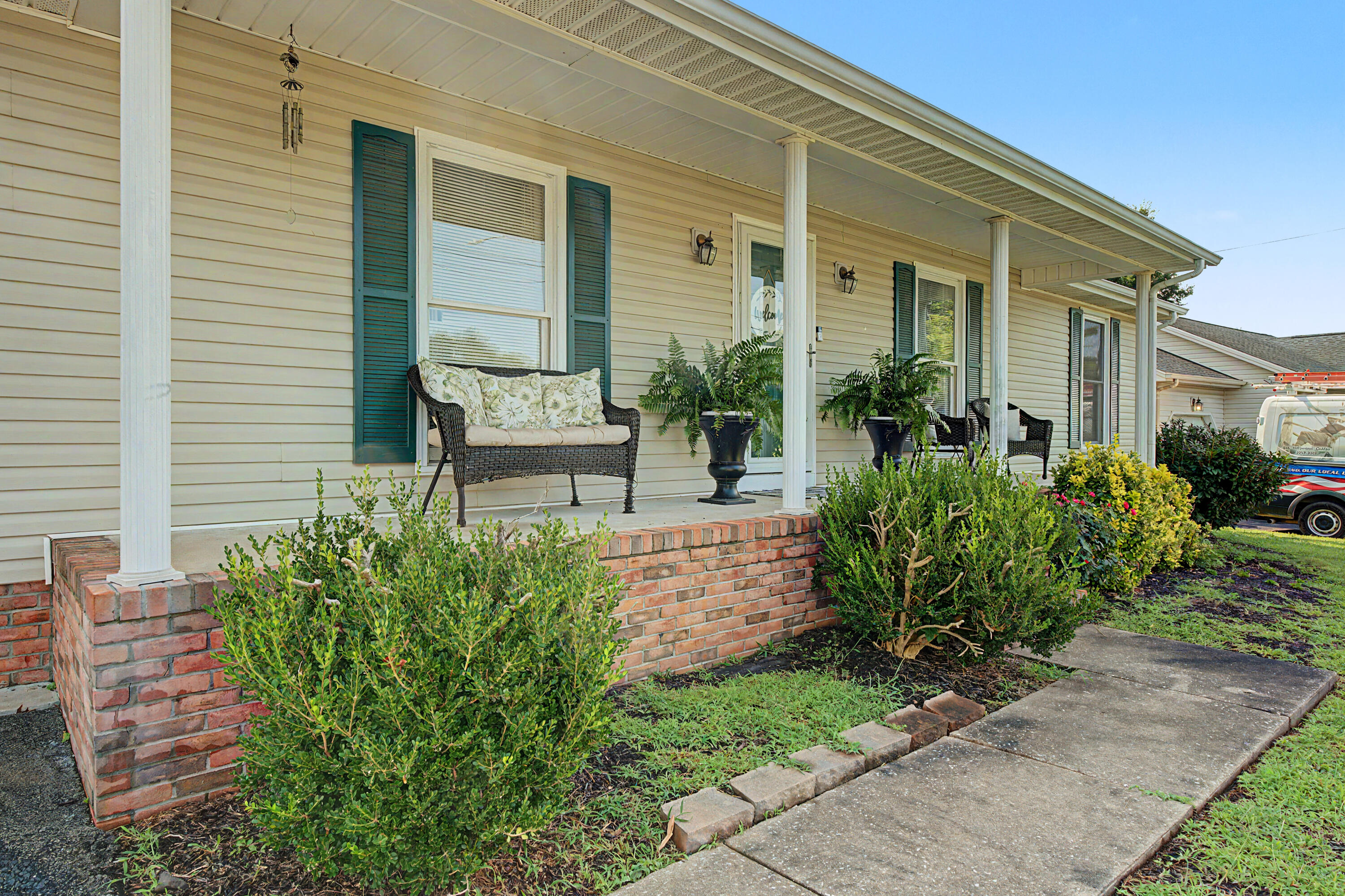 583 Winchester Drive Property Photo 3