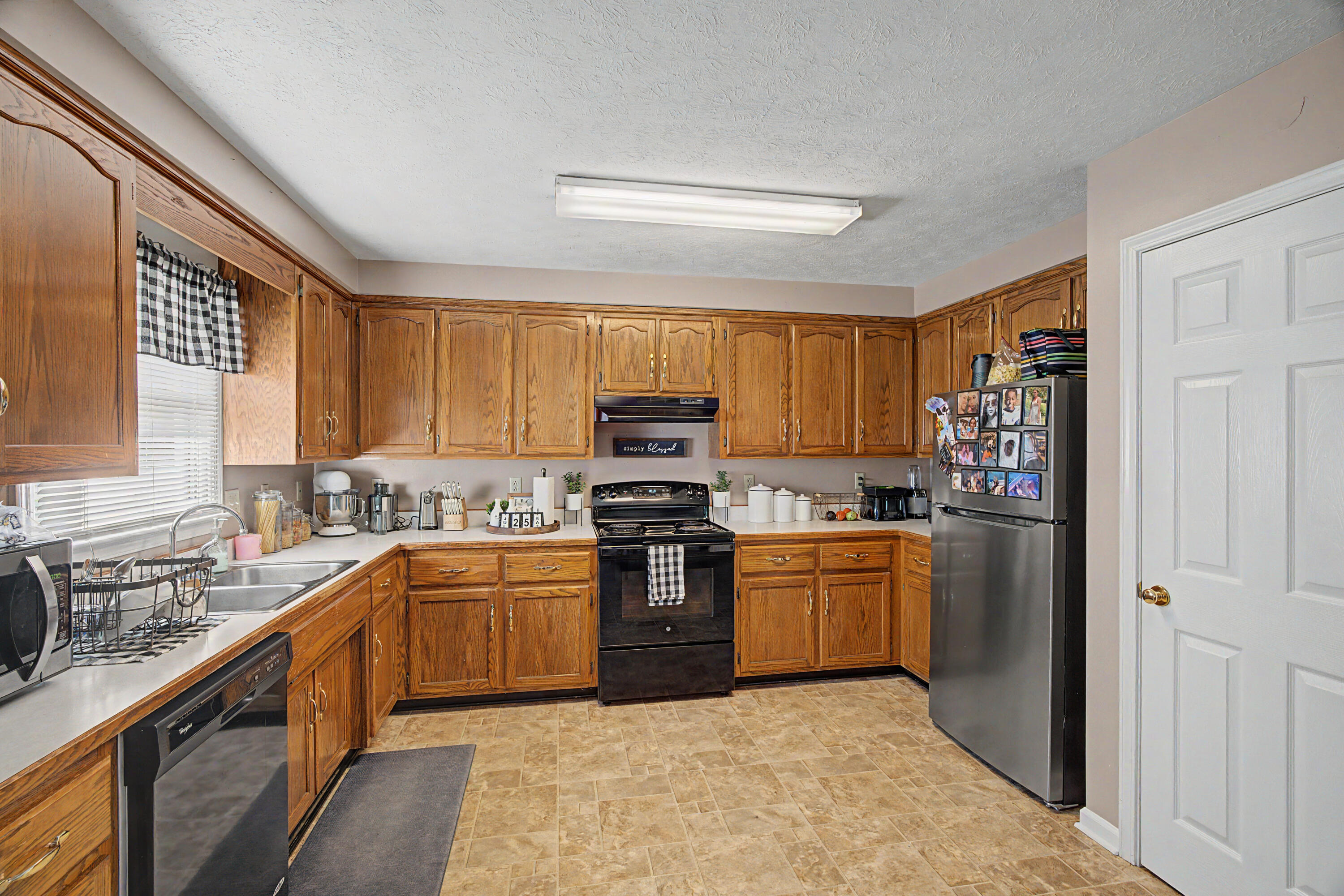 583 Winchester Drive Property Photo 7