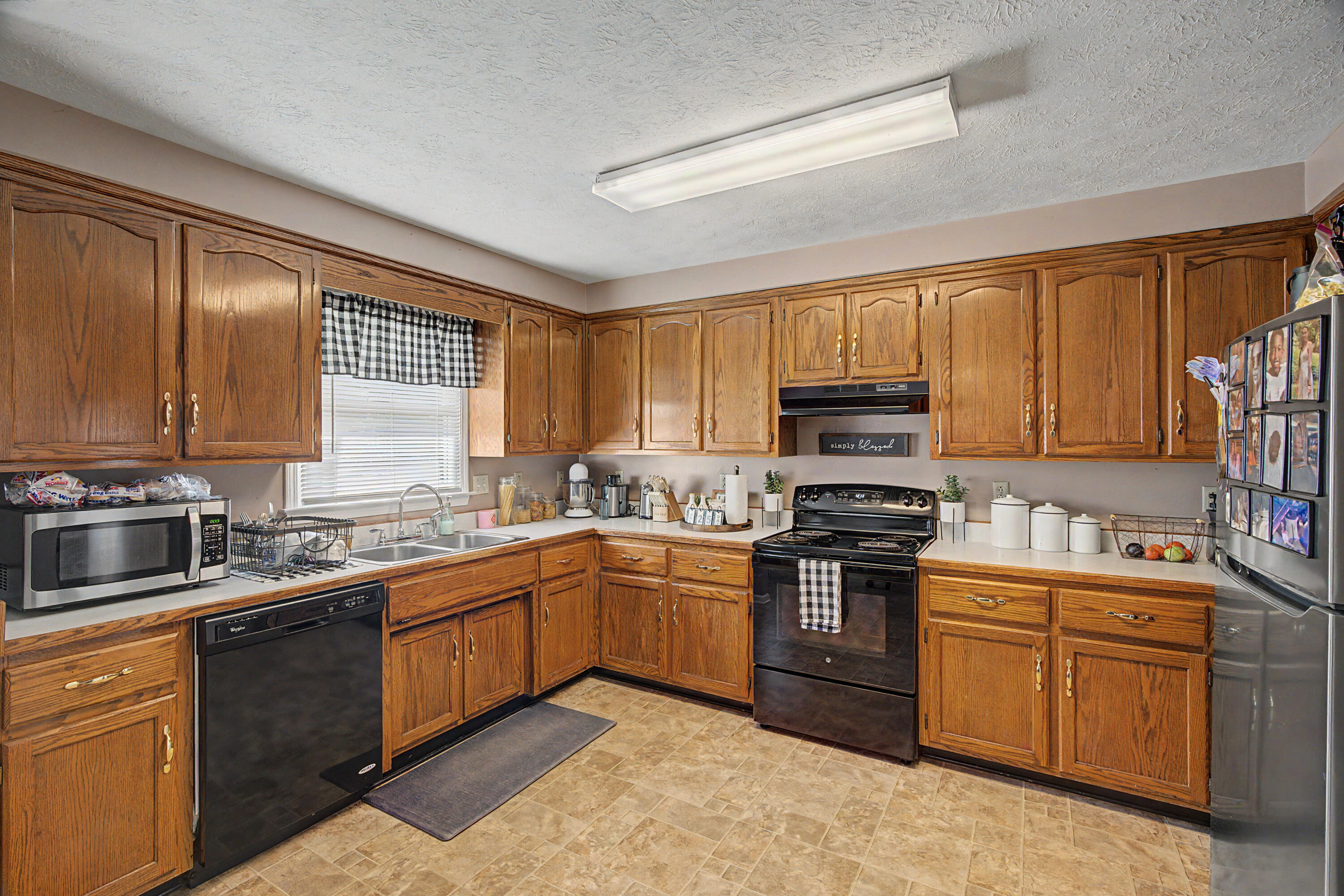 583 Winchester Drive Property Photo 8