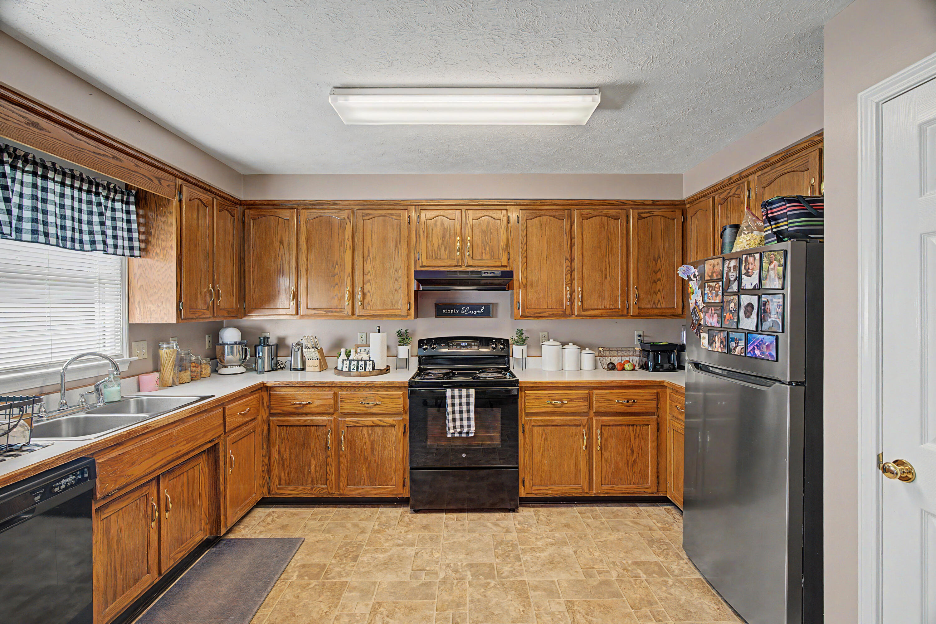 583 Winchester Drive Property Photo 9