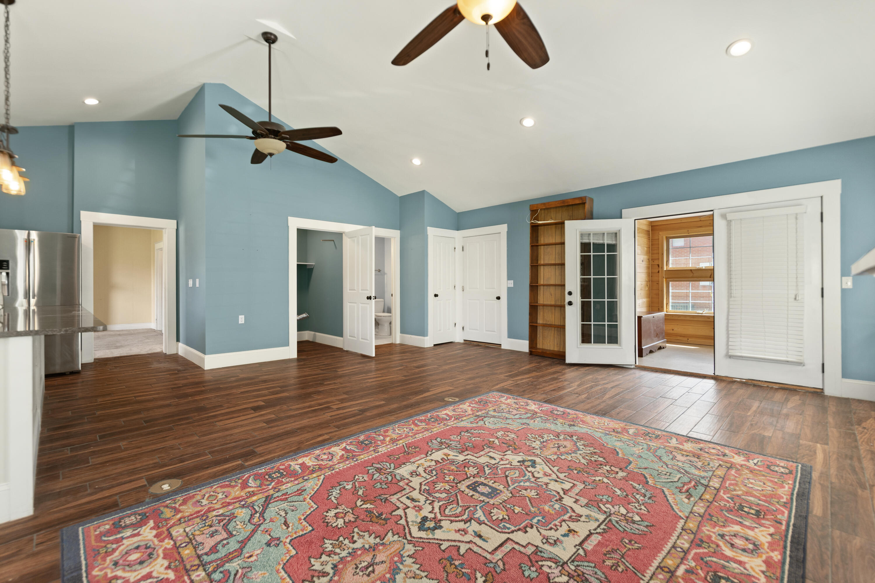211 Whitley Street Property Photo 6