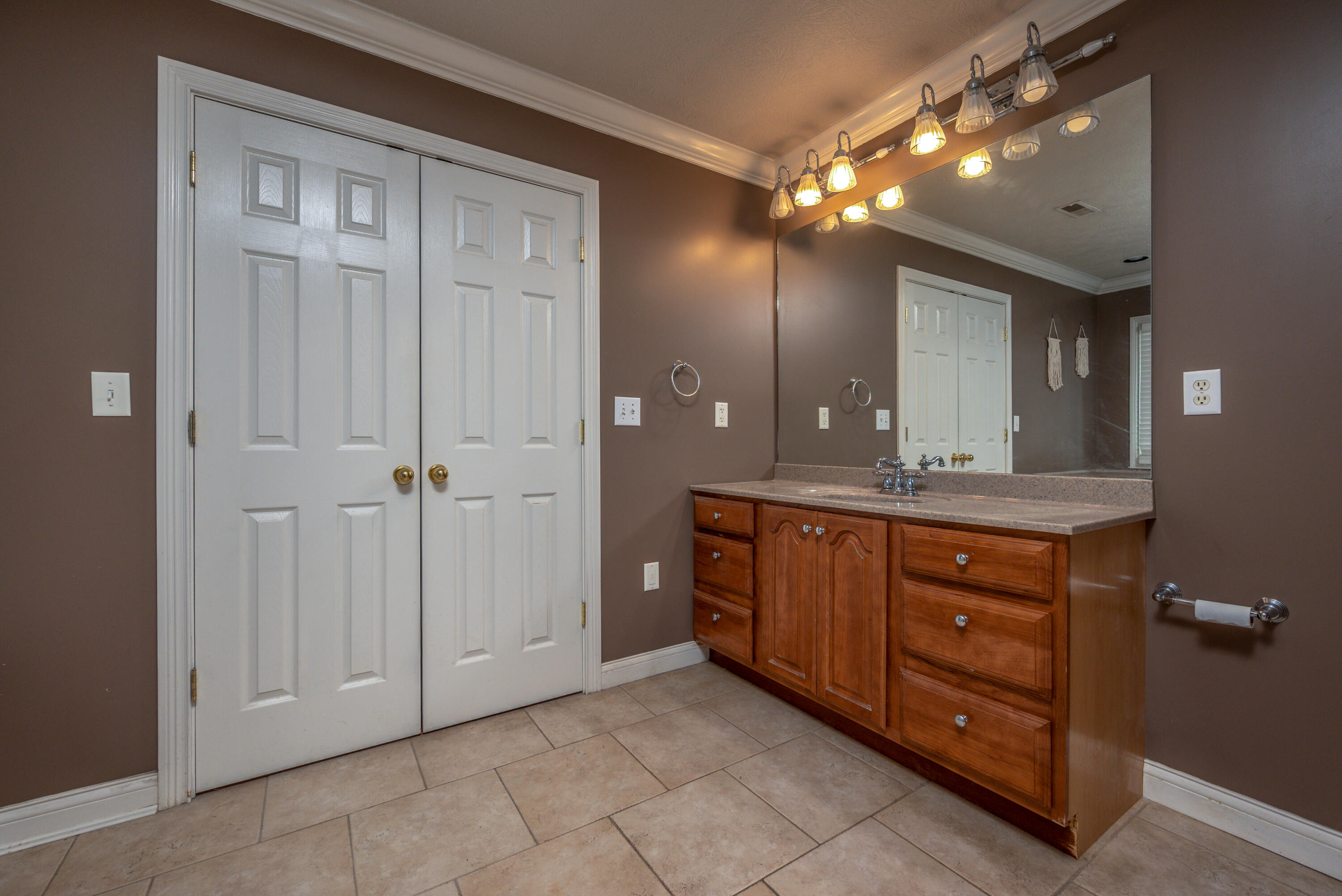 71 Jersey Way Property Photo 26