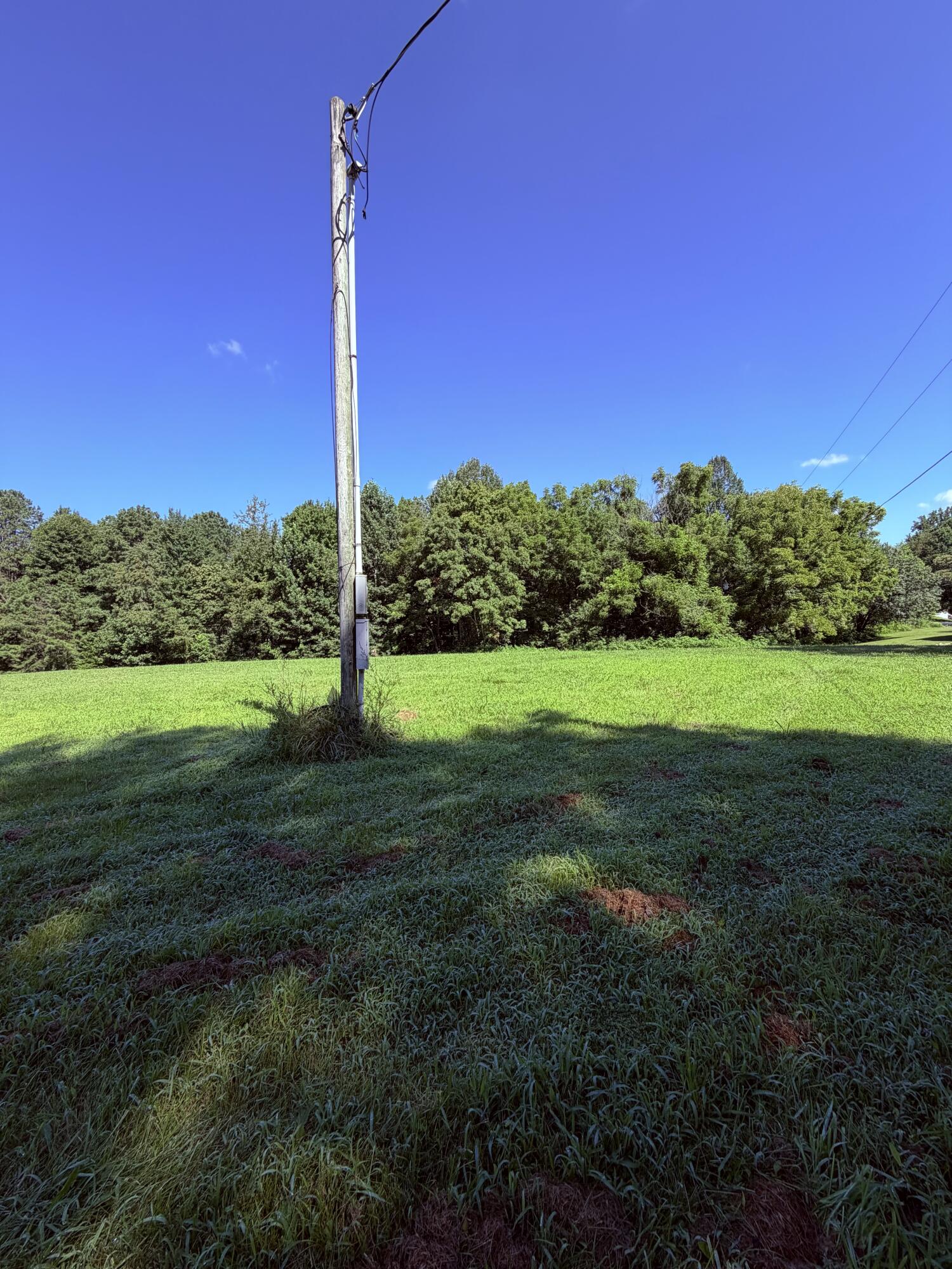 1305 1305 Hawk Creek Rd Road Property Photo 3