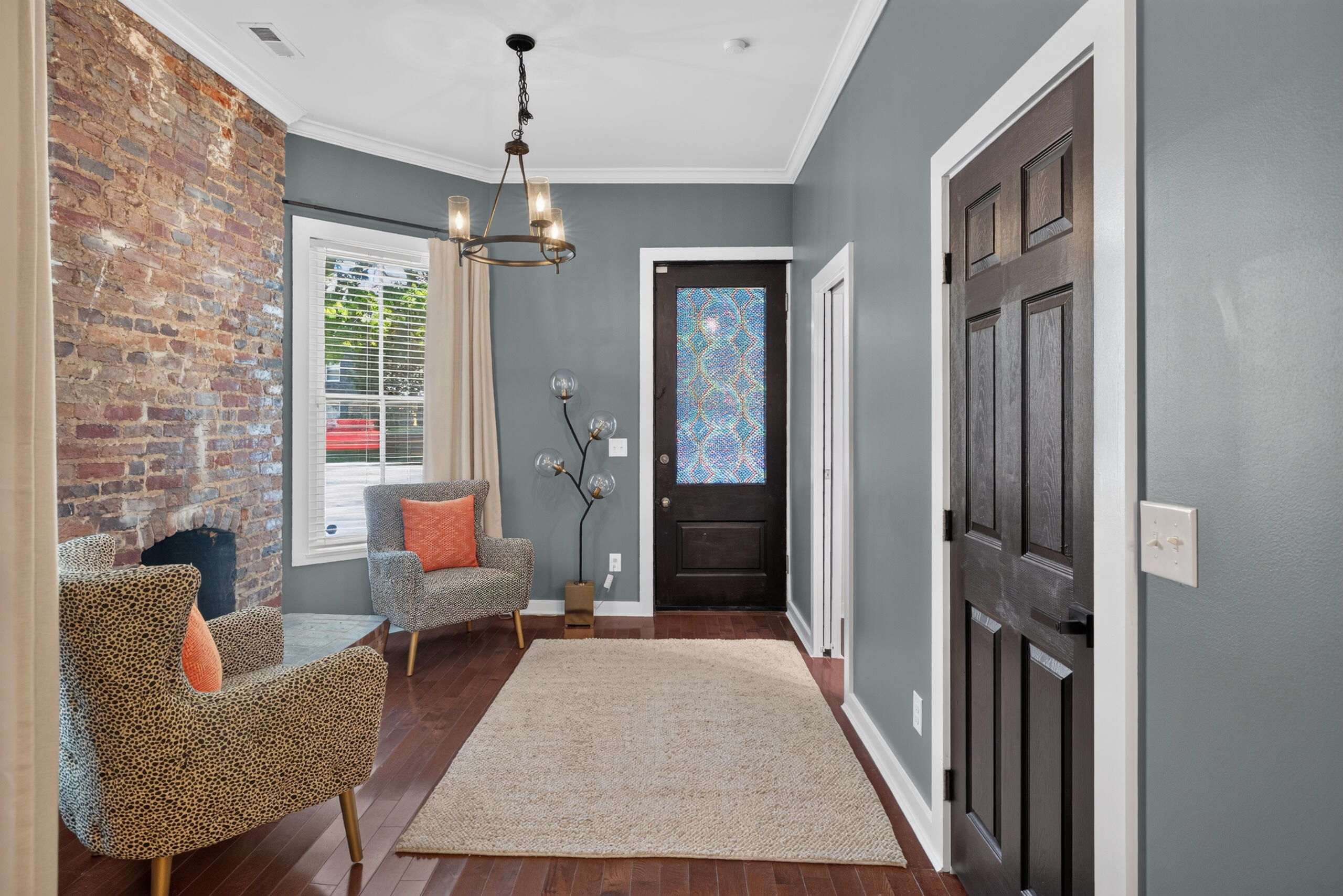 617 N Broadway Property Photo 4