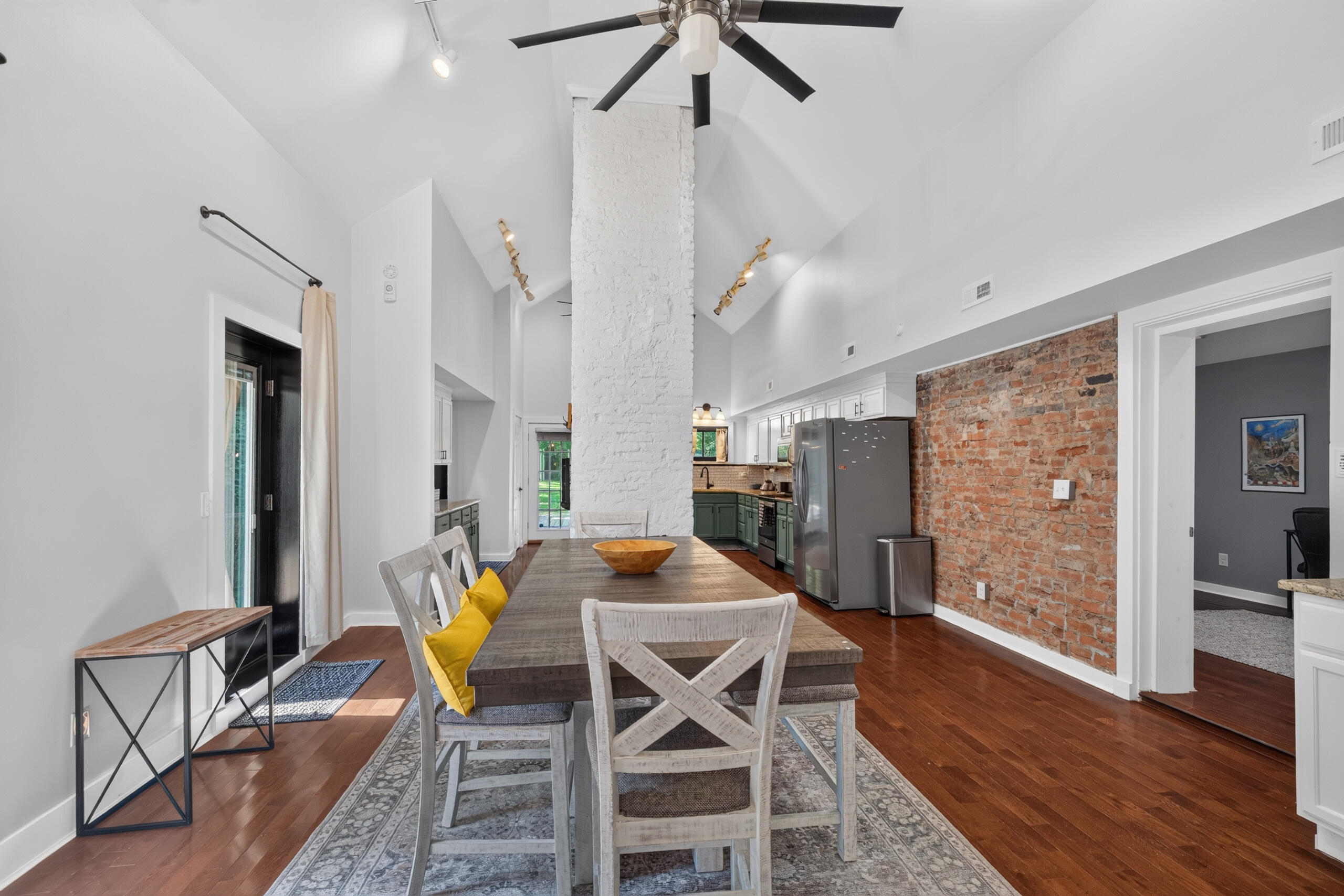 617 N Broadway Property Photo 14