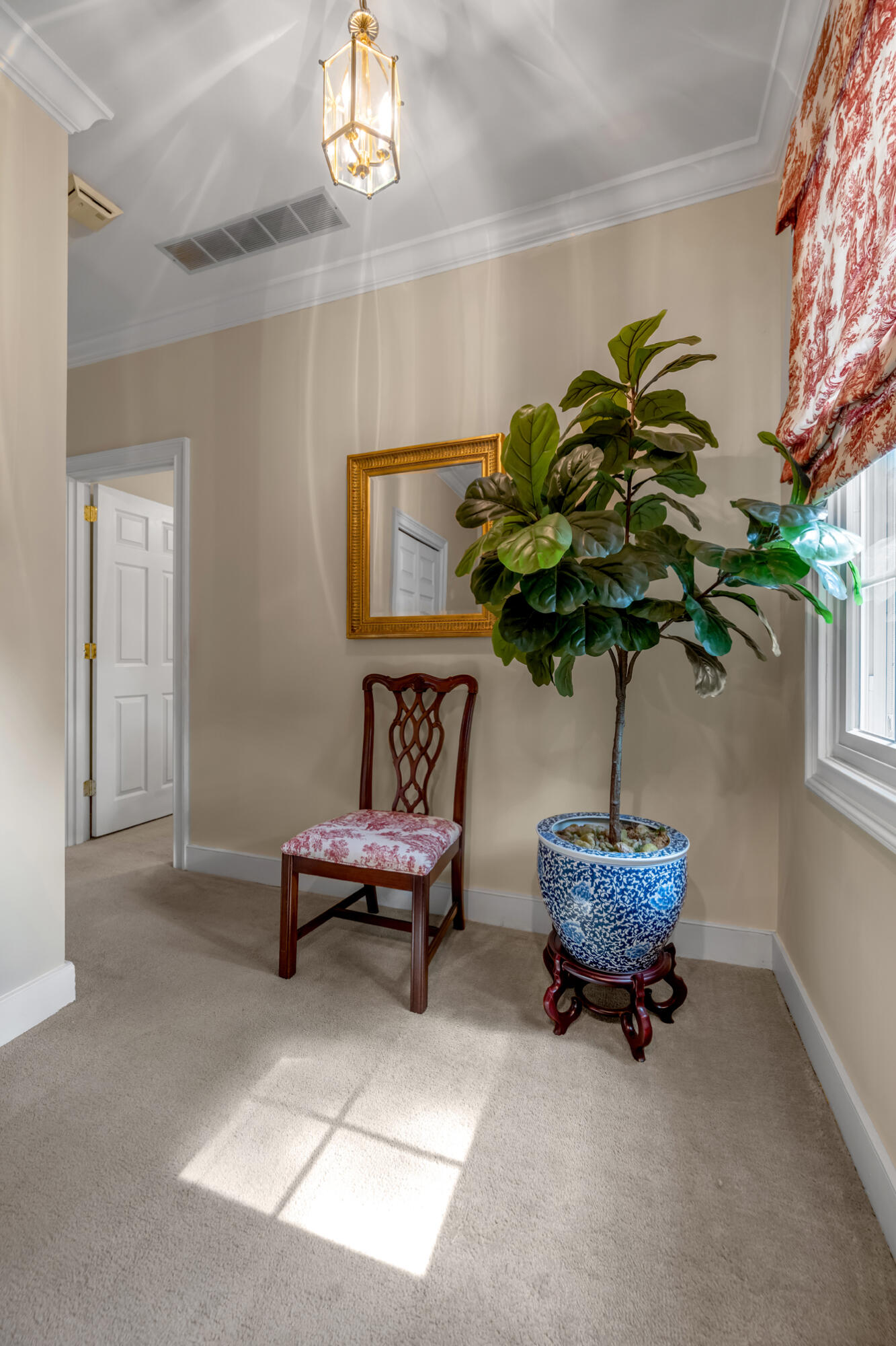 272 Chippendale Circle Property Photo 40