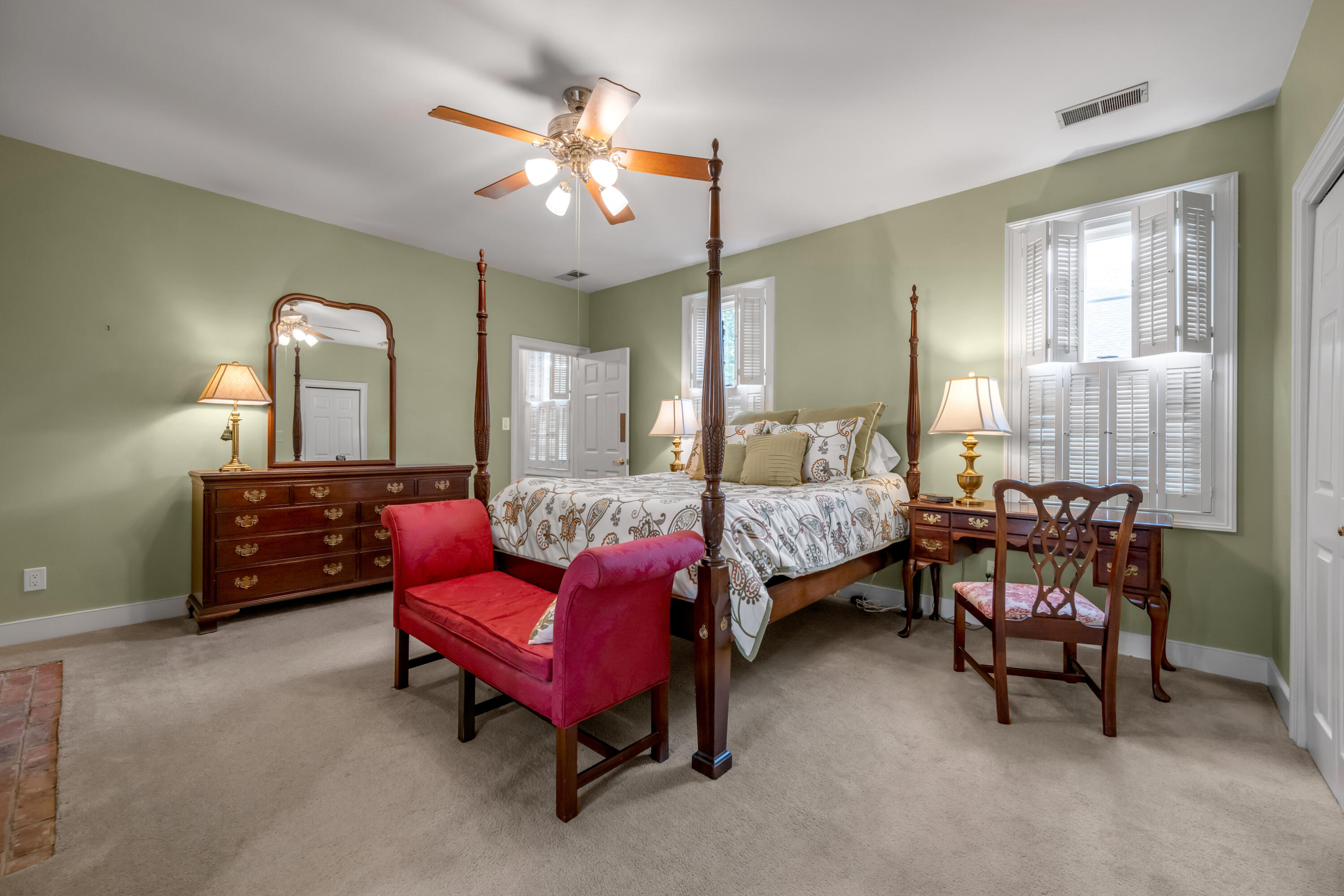 272 Chippendale Circle Property Photo 44