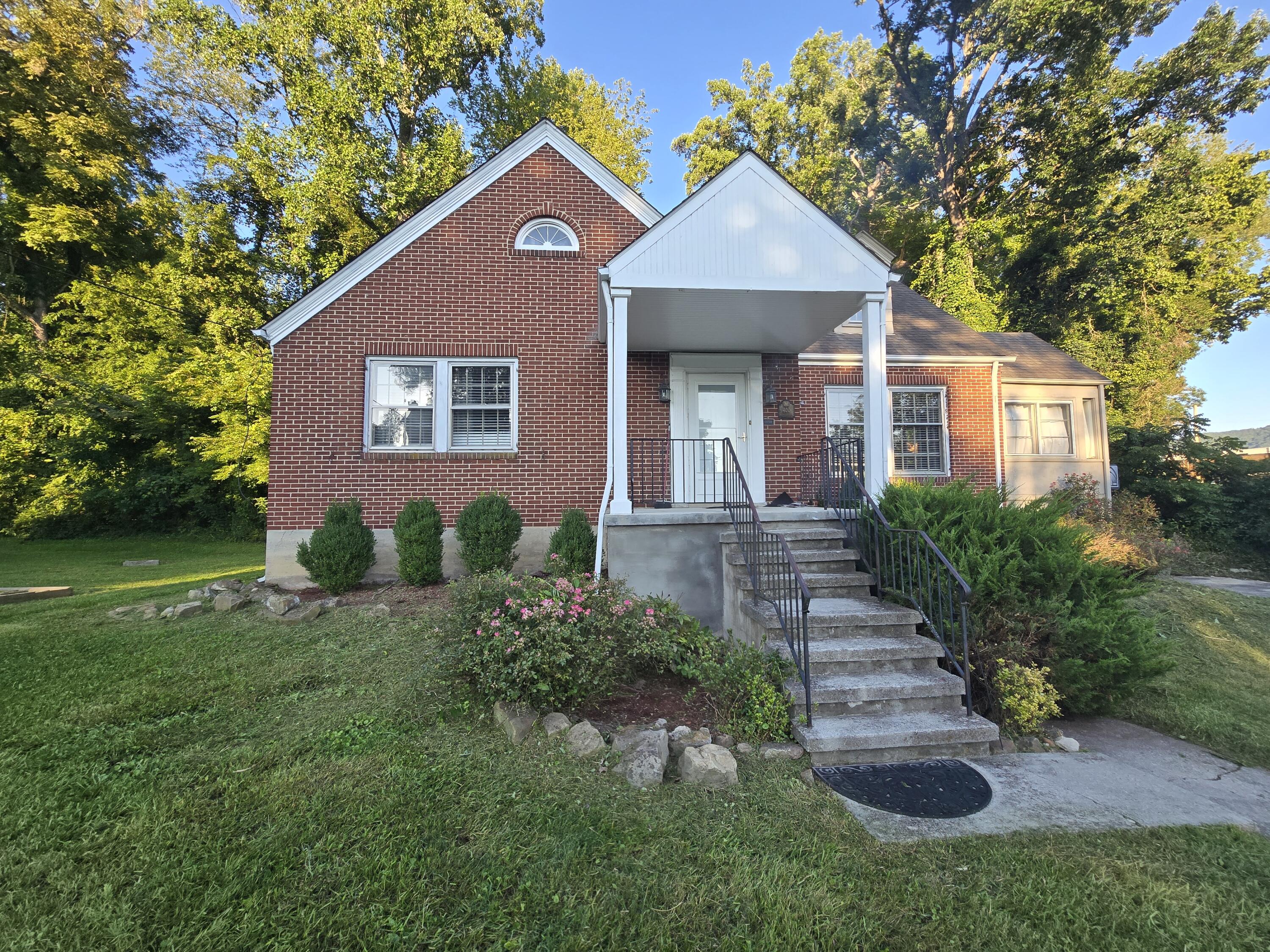 400 Gloucester Avenue Property Photo 1