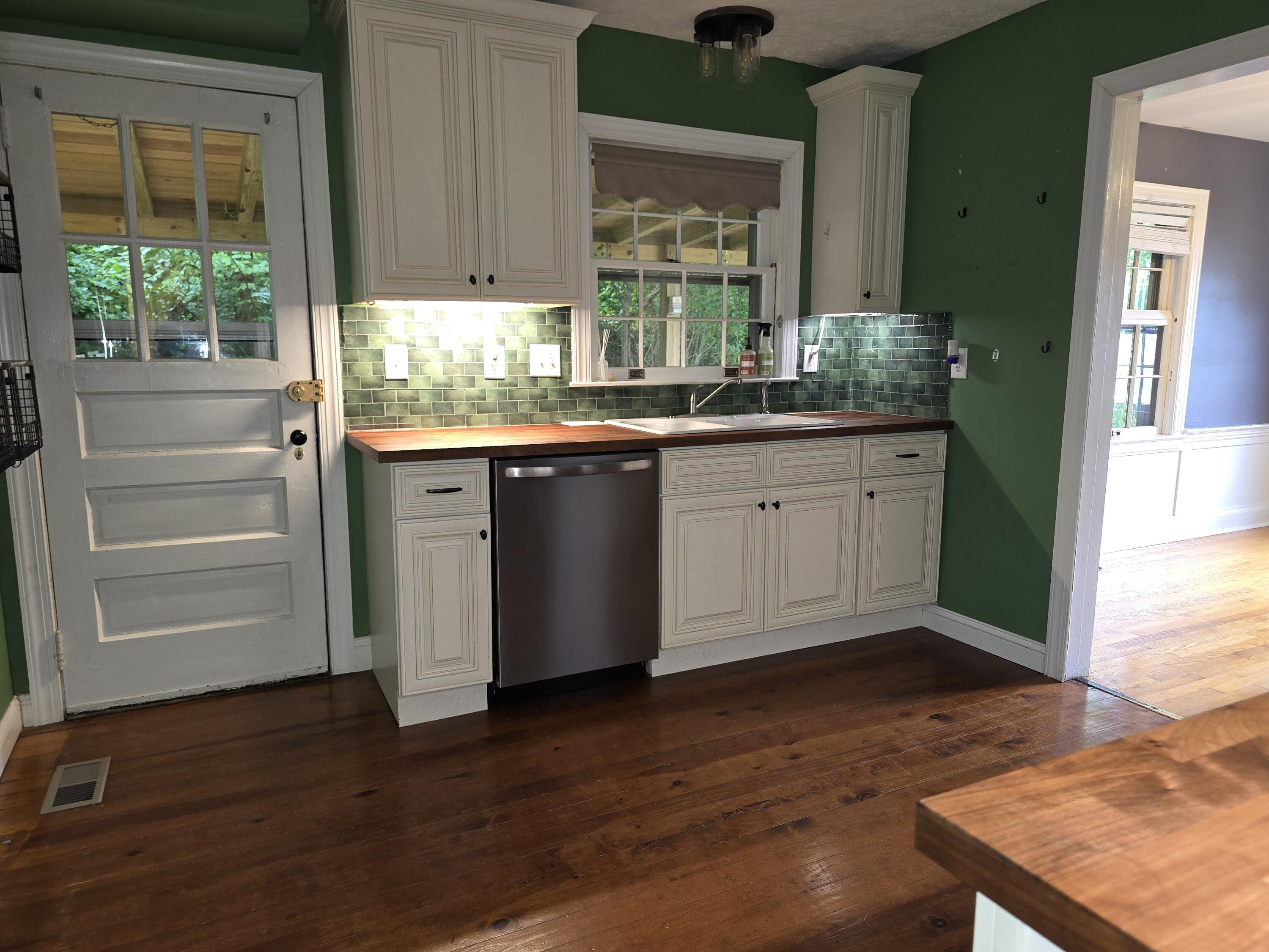 400 Gloucester Avenue Property Photo 7