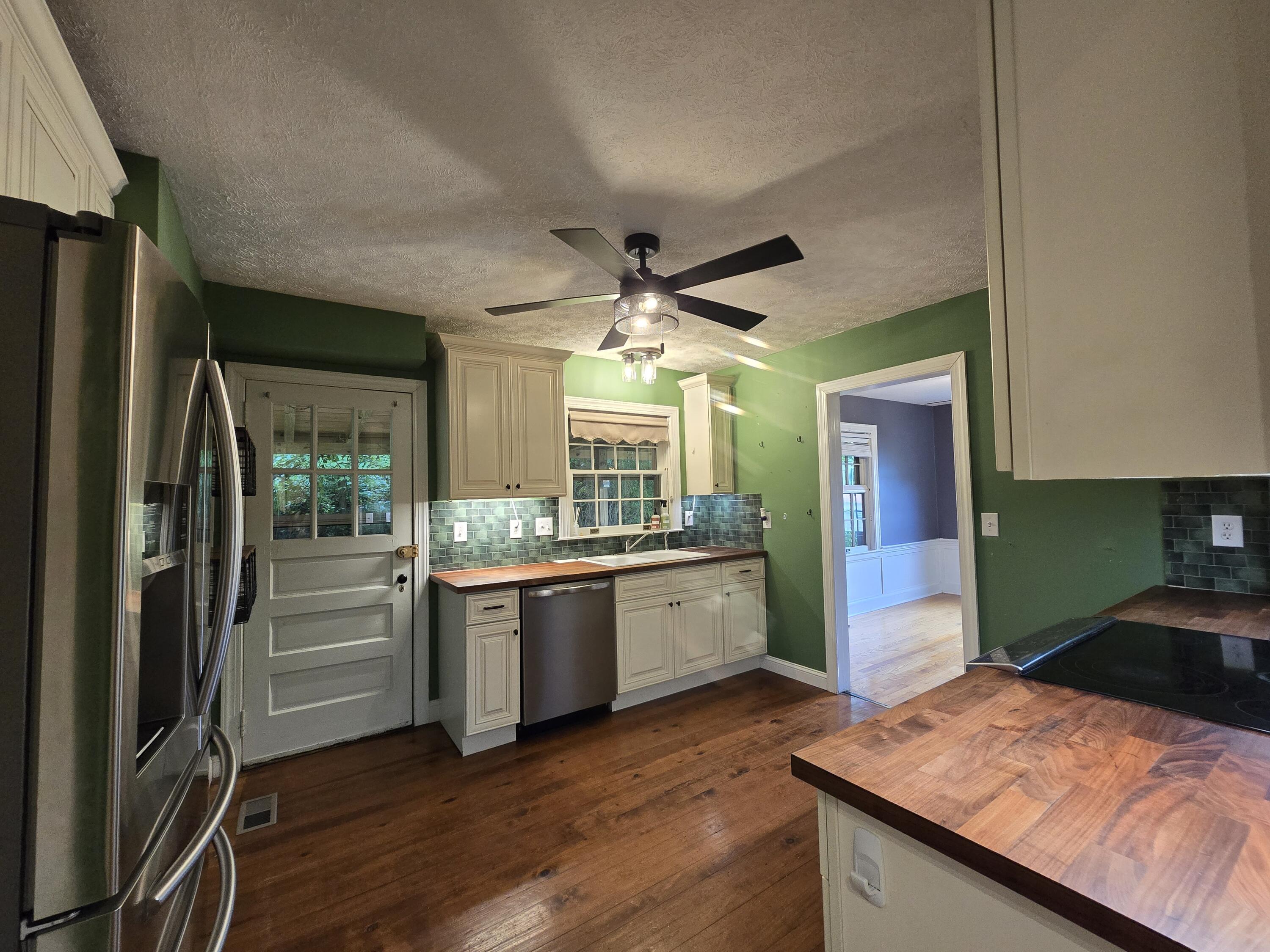 400 Gloucester Avenue Property Photo 9