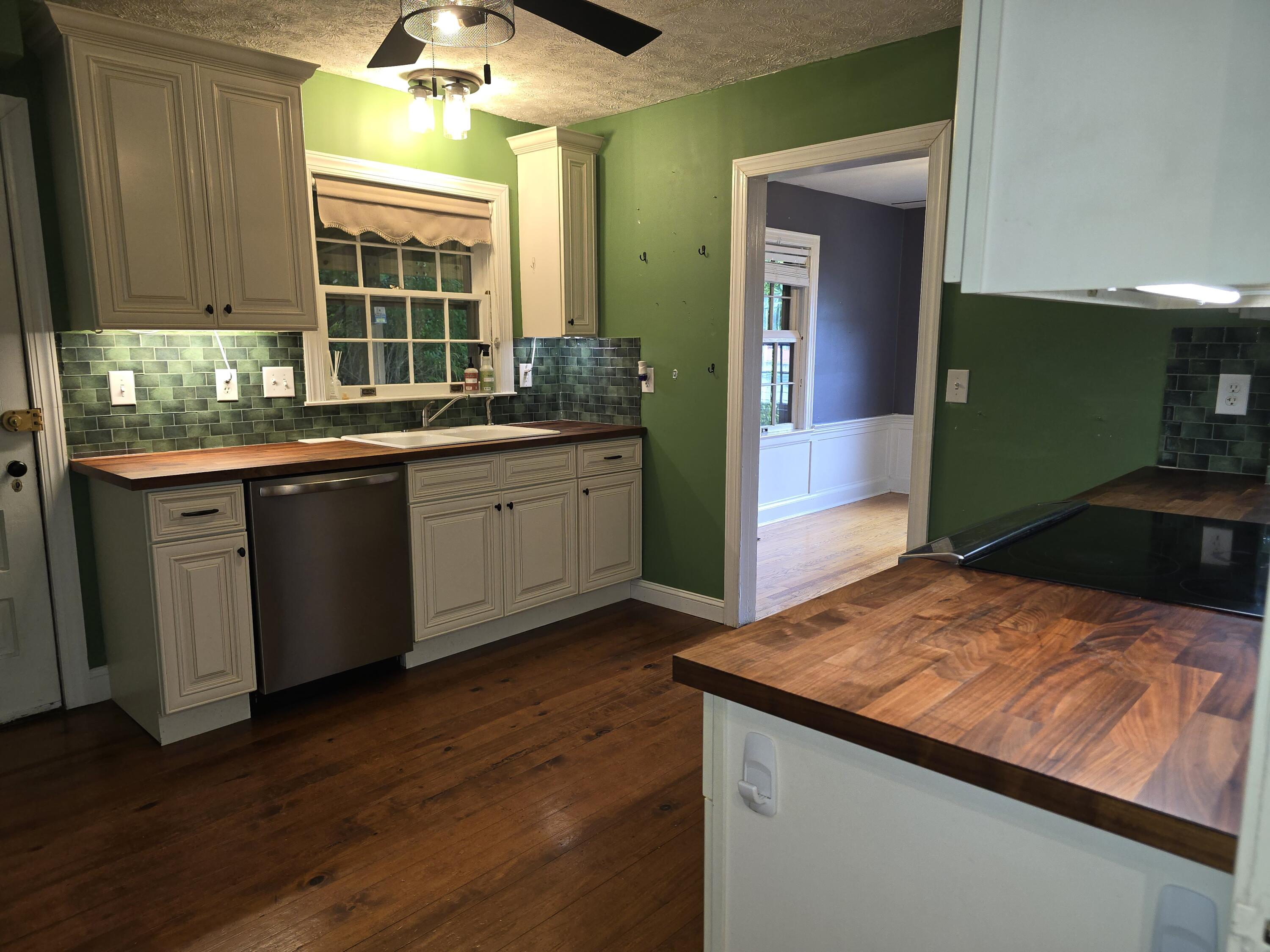 400 Gloucester Avenue Property Photo 10