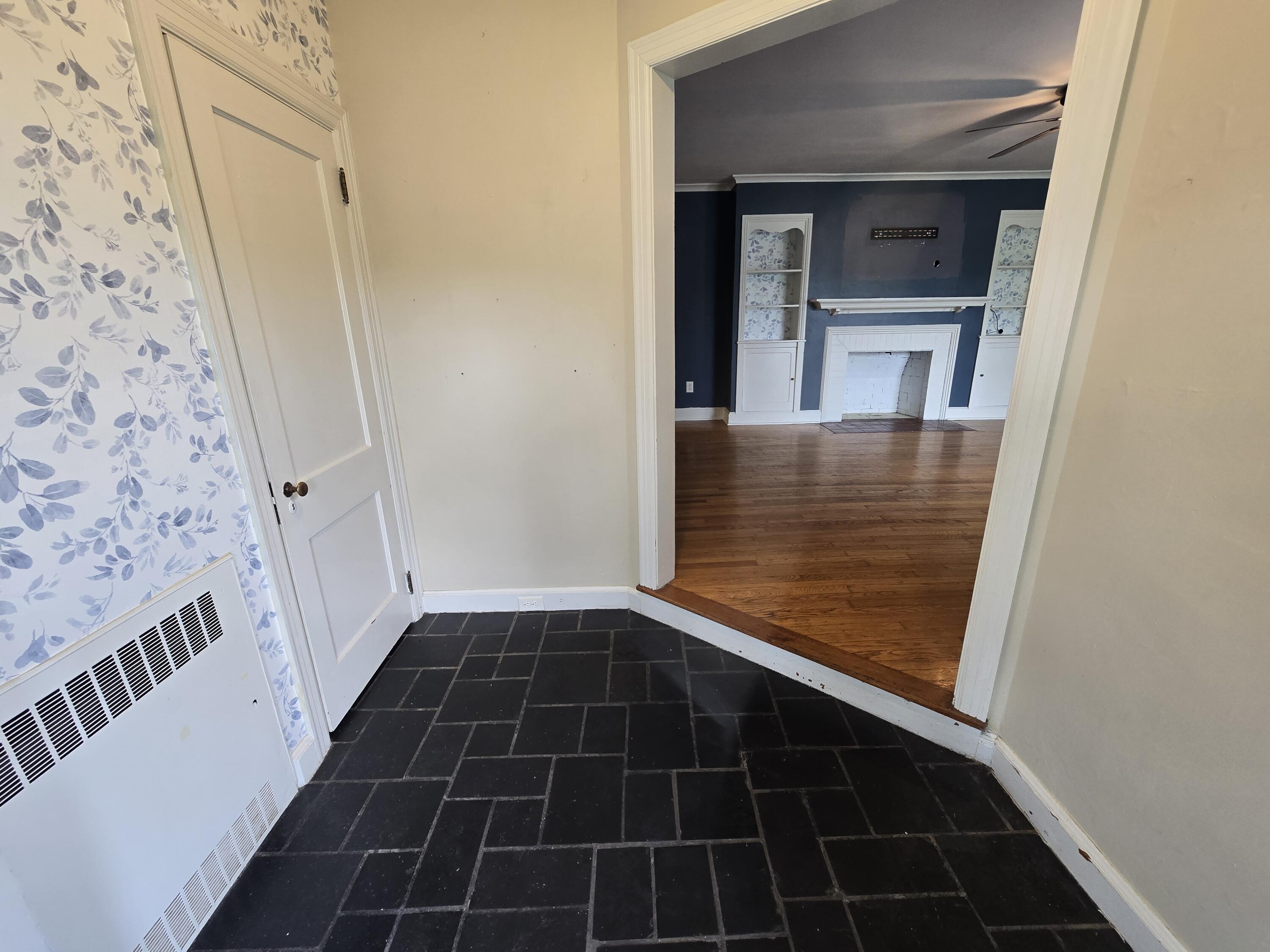 400 Gloucester Avenue Property Photo 15