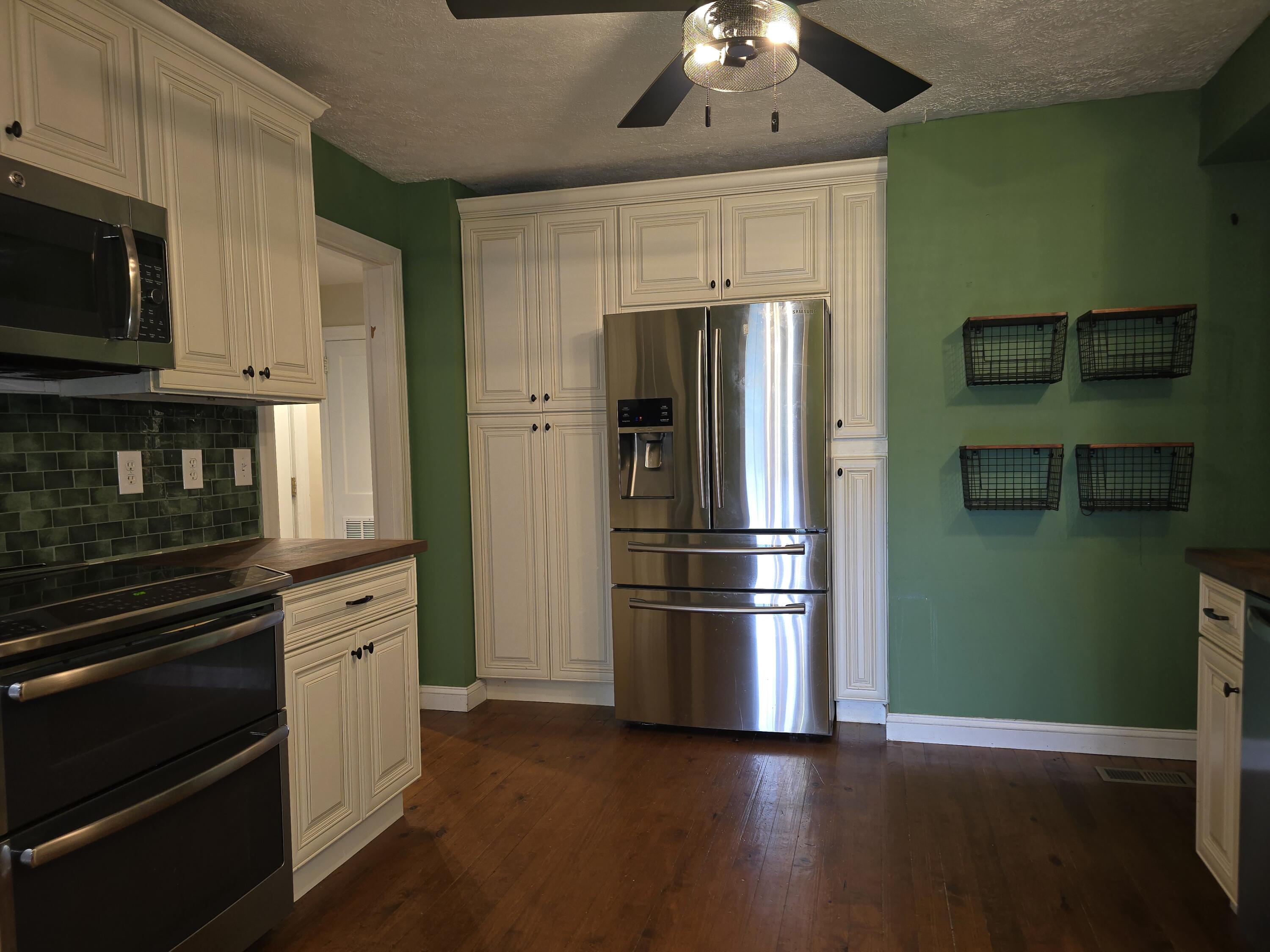 400 Gloucester Avenue Property Photo 24
