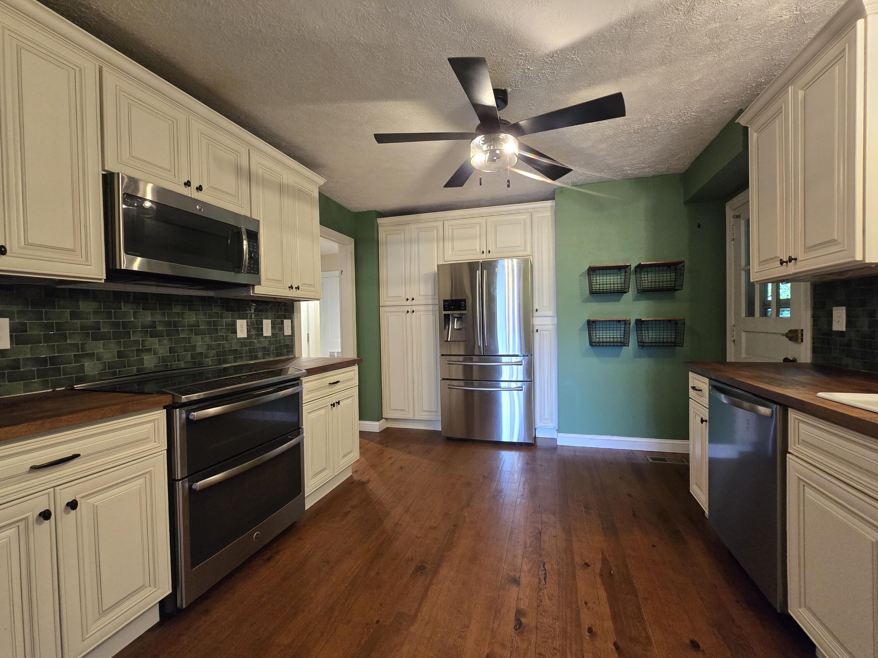 400 Gloucester Avenue Property Photo 25