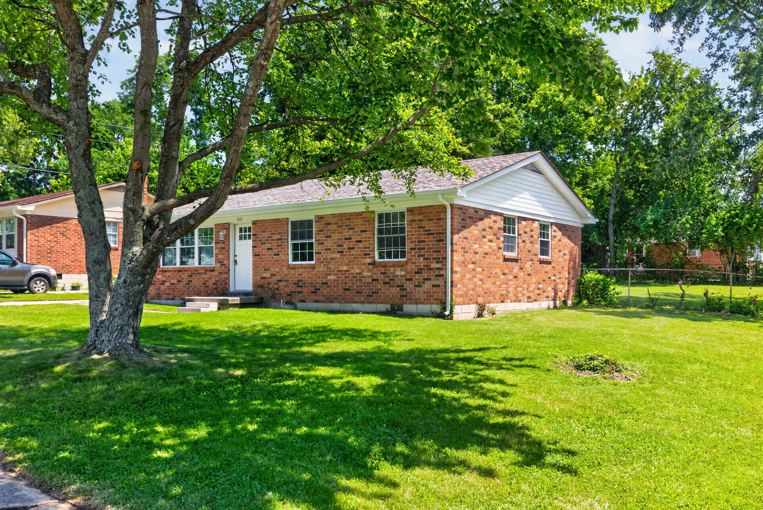 210 S Central Avenue Property Photo 3