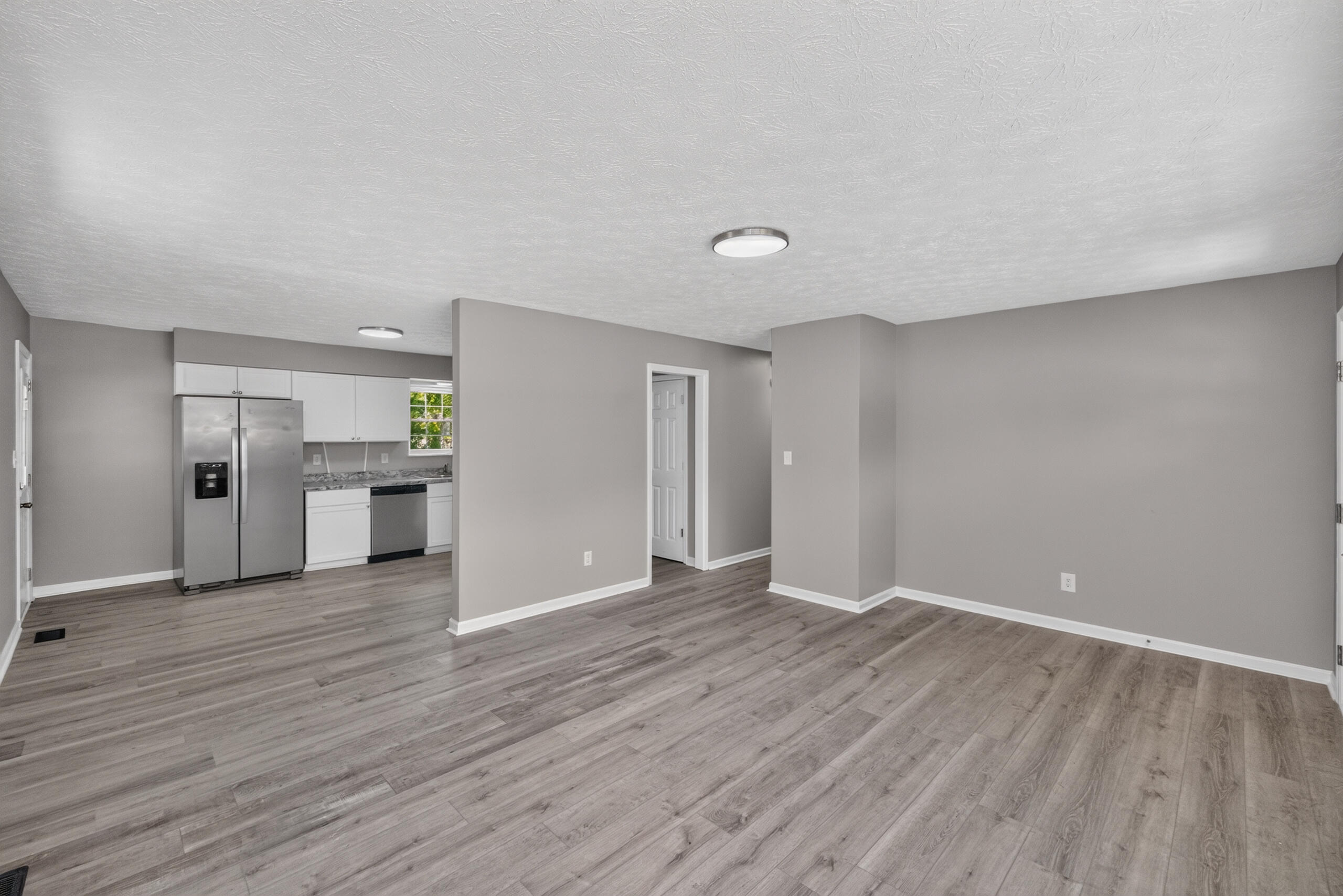 210 S Central Avenue Property Photo 6