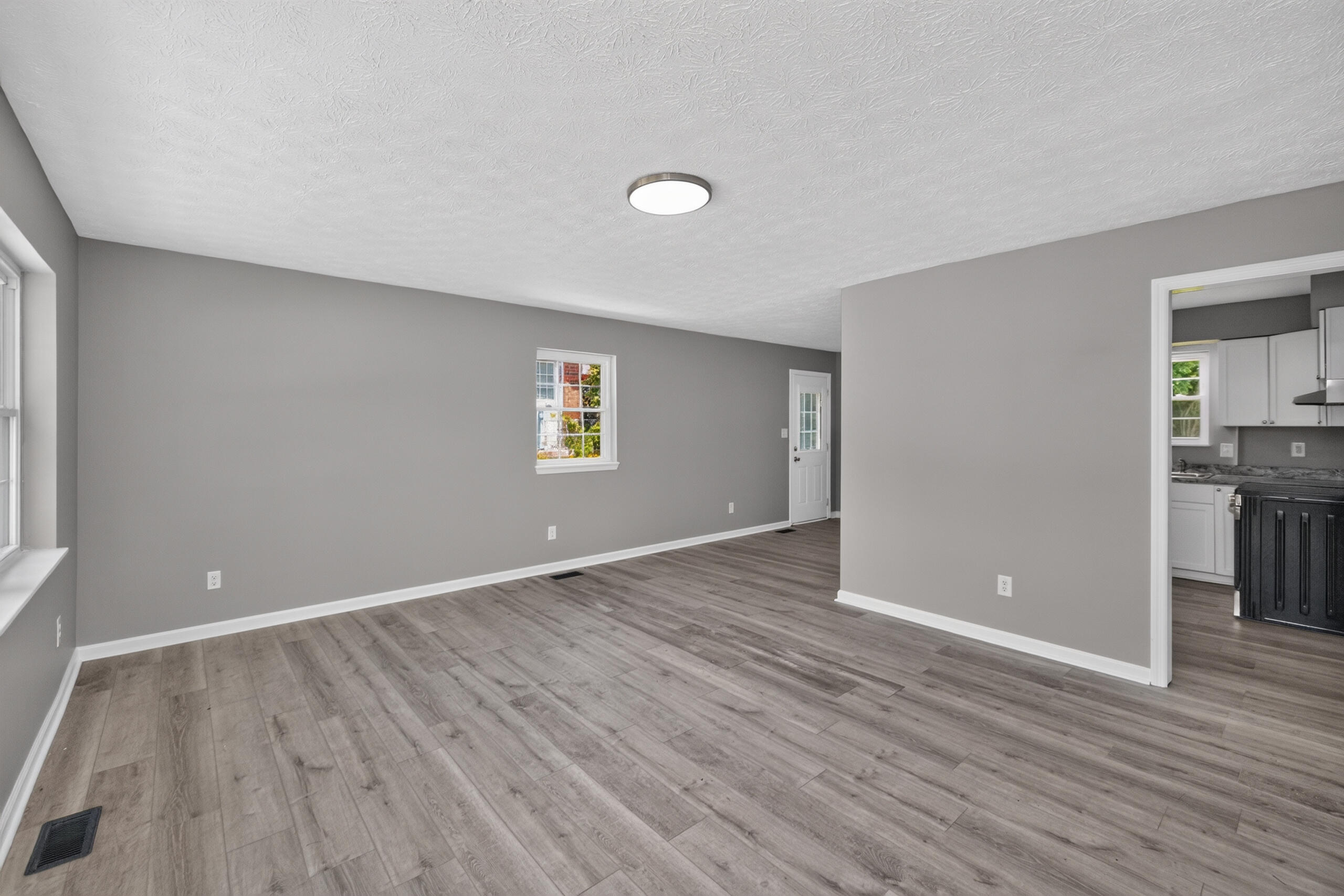 210 S Central Avenue Property Photo 7