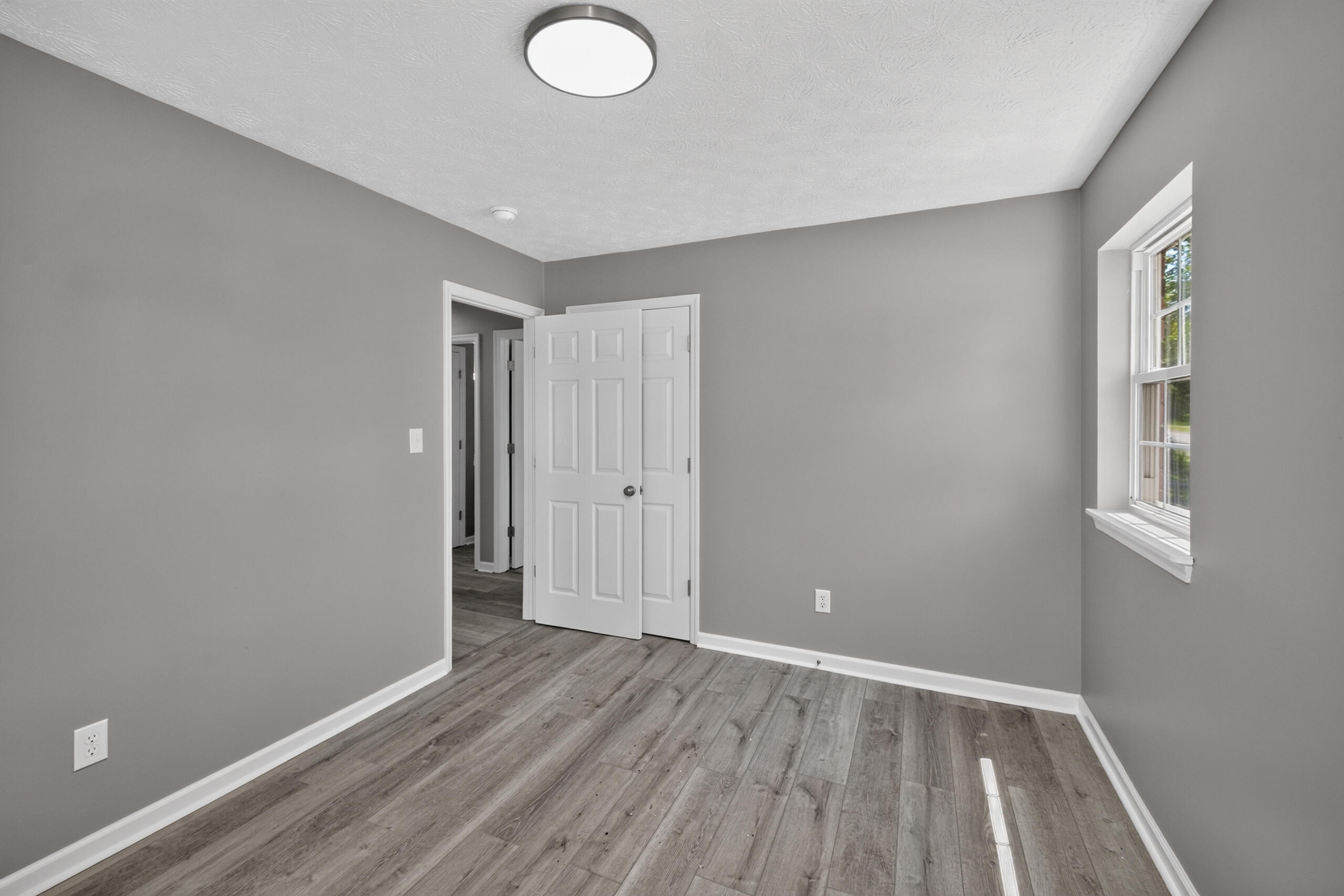 210 S Central Avenue Property Photo 10