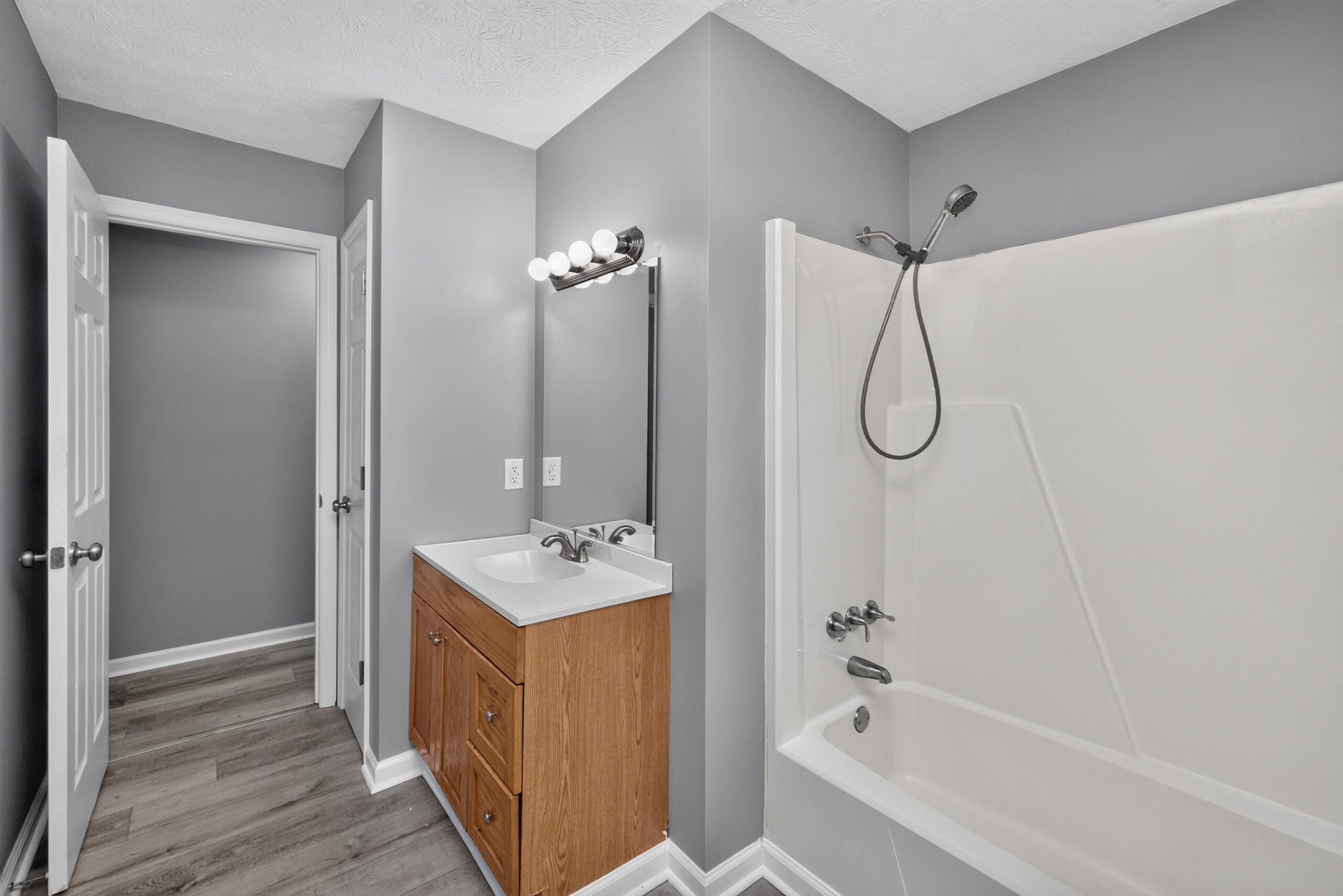 210 S Central Avenue Property Photo 16