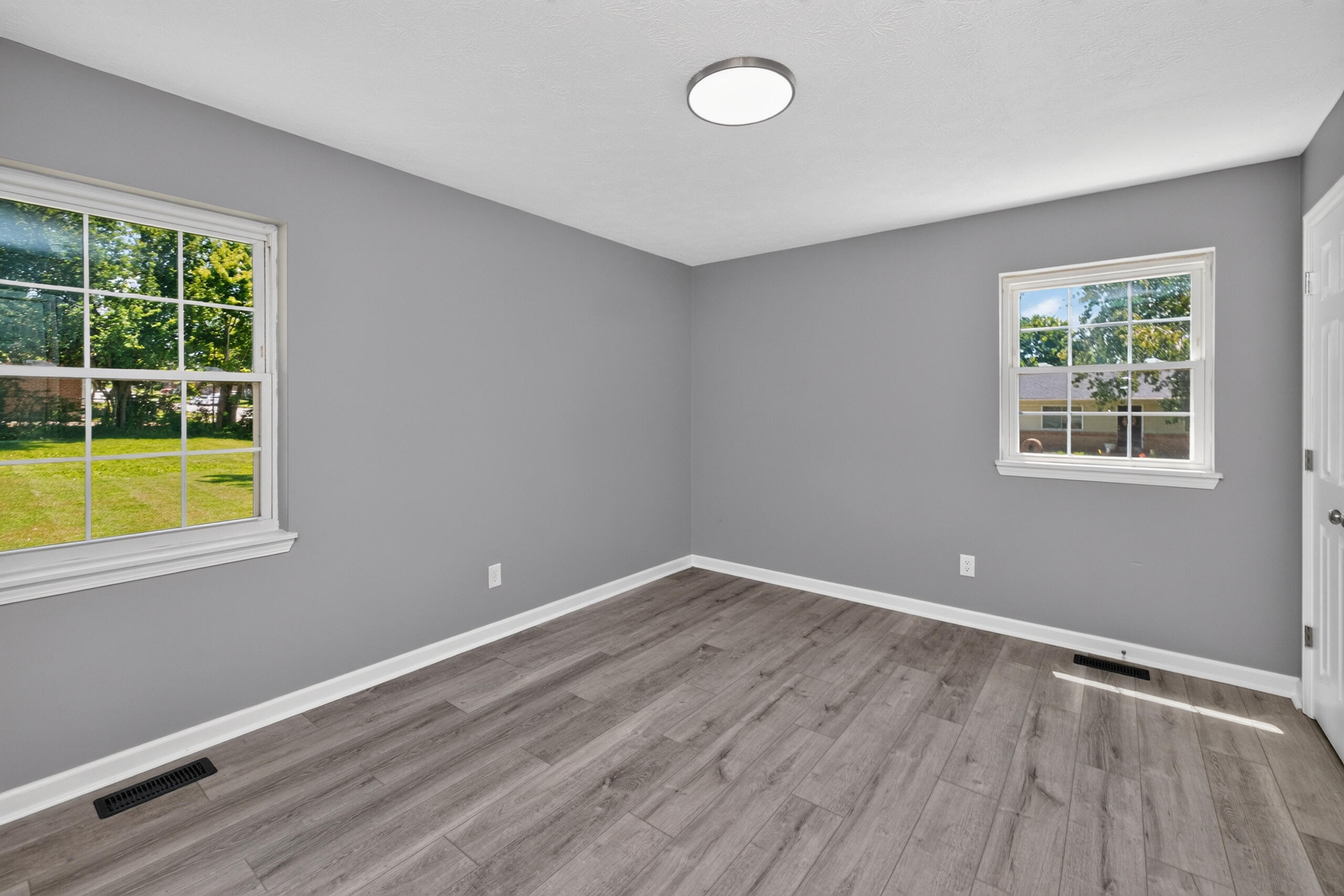 210 S Central Avenue Property Photo 17
