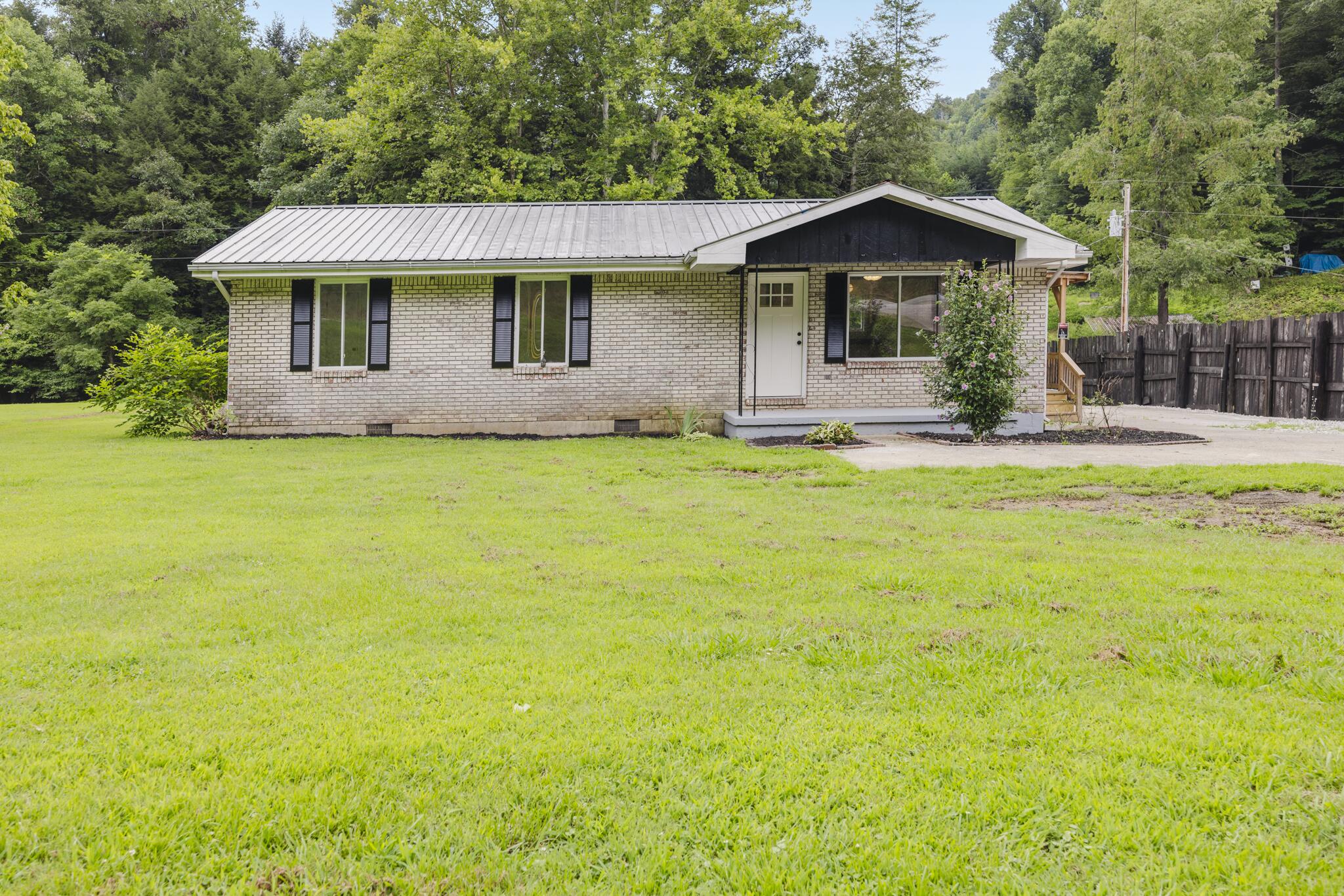 5390 Highway 191 Property Photo 1