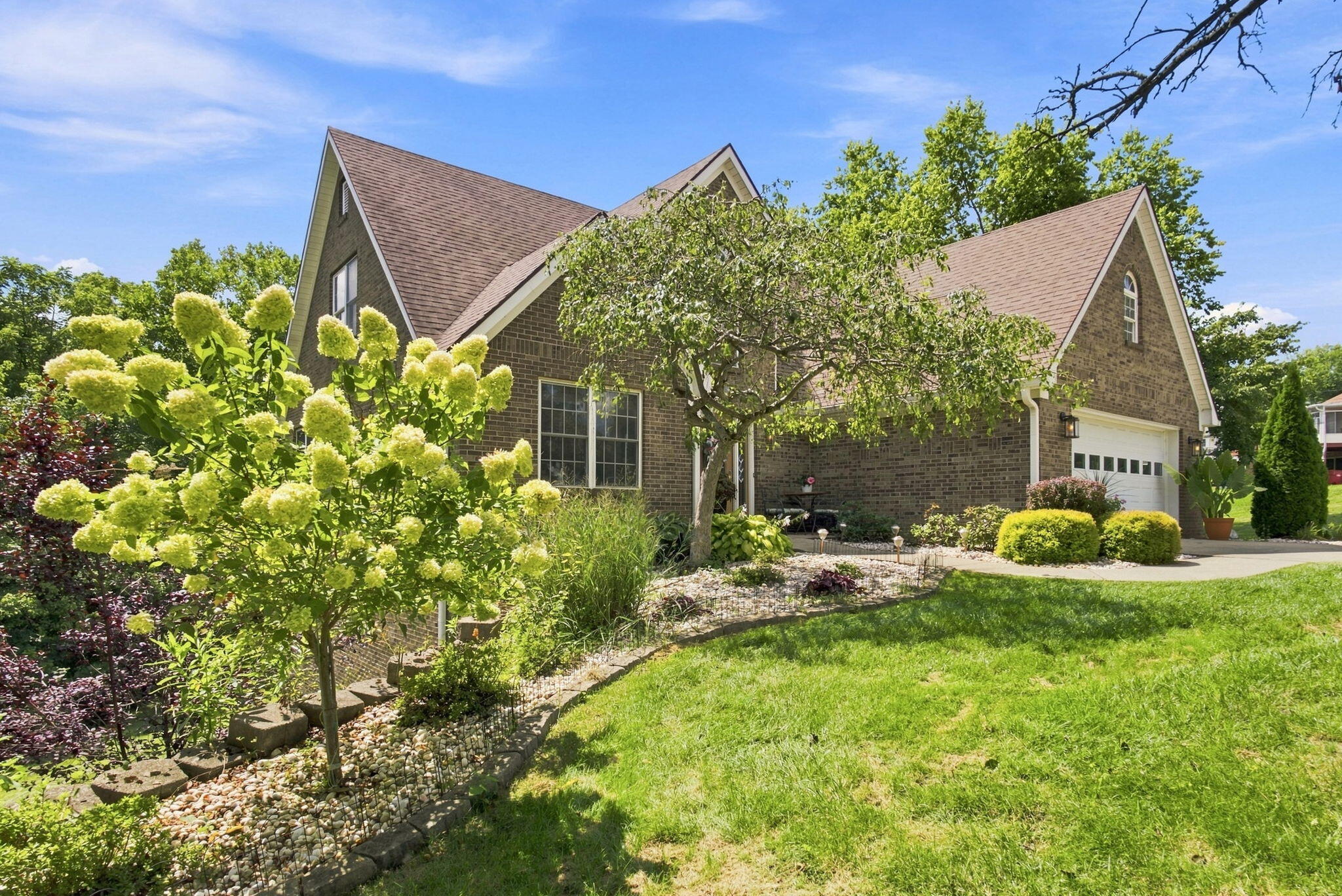 1002 Tyburn Lane Property Photo 4