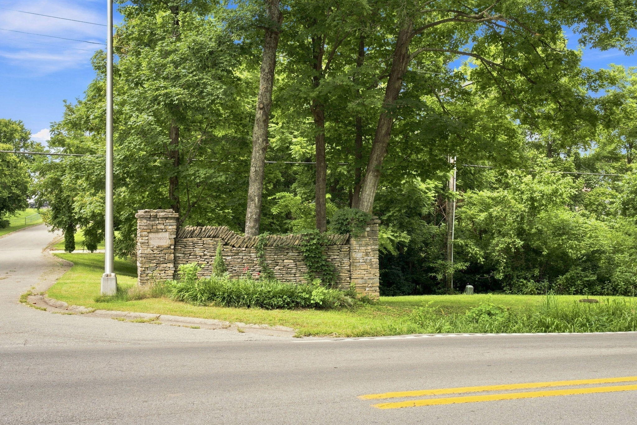 1002 Tyburn Lane Property Photo 6