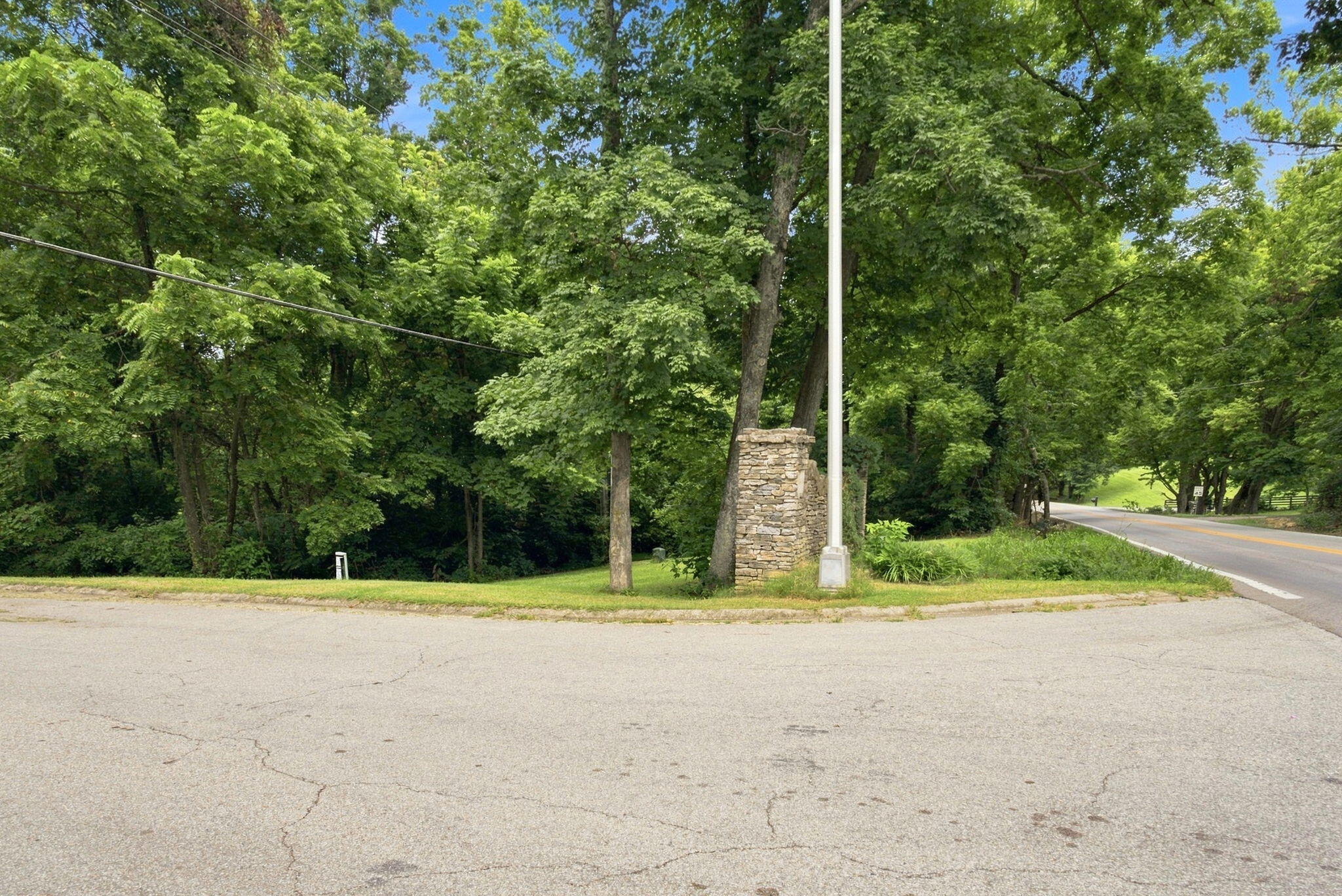 1002 Tyburn Lane Property Photo 9