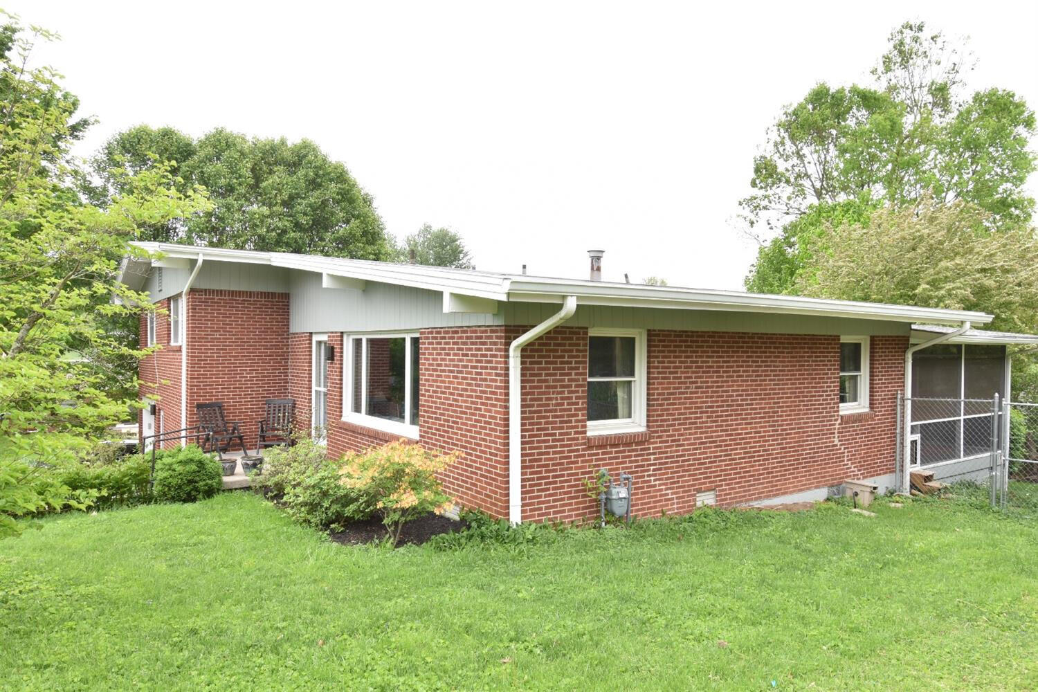 847 Shadeland Drive Property Photo 3